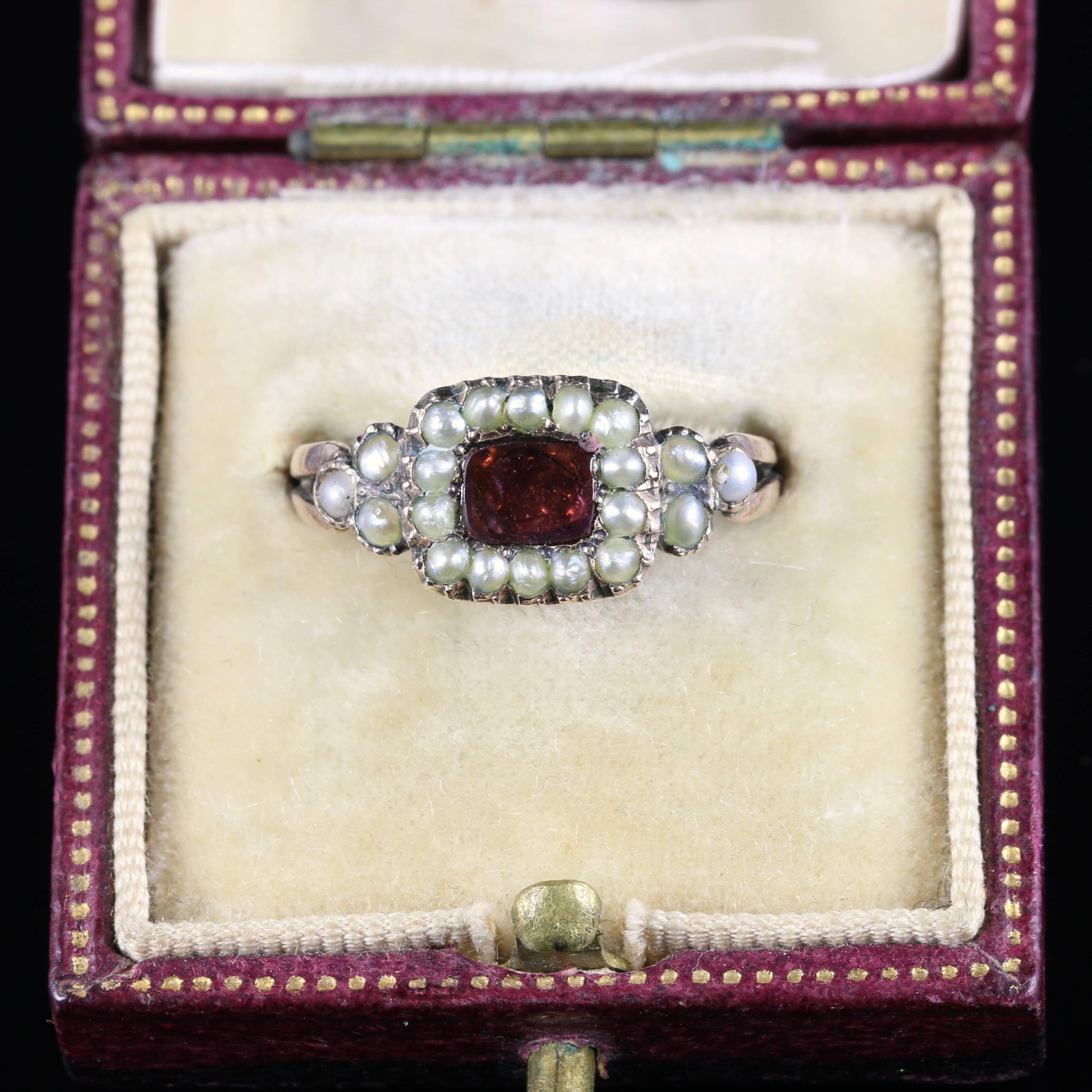 Antique Georgian Flat Cut Garnet Pearl Ring 18 Carat Gold, circa 1800 For Sale 2