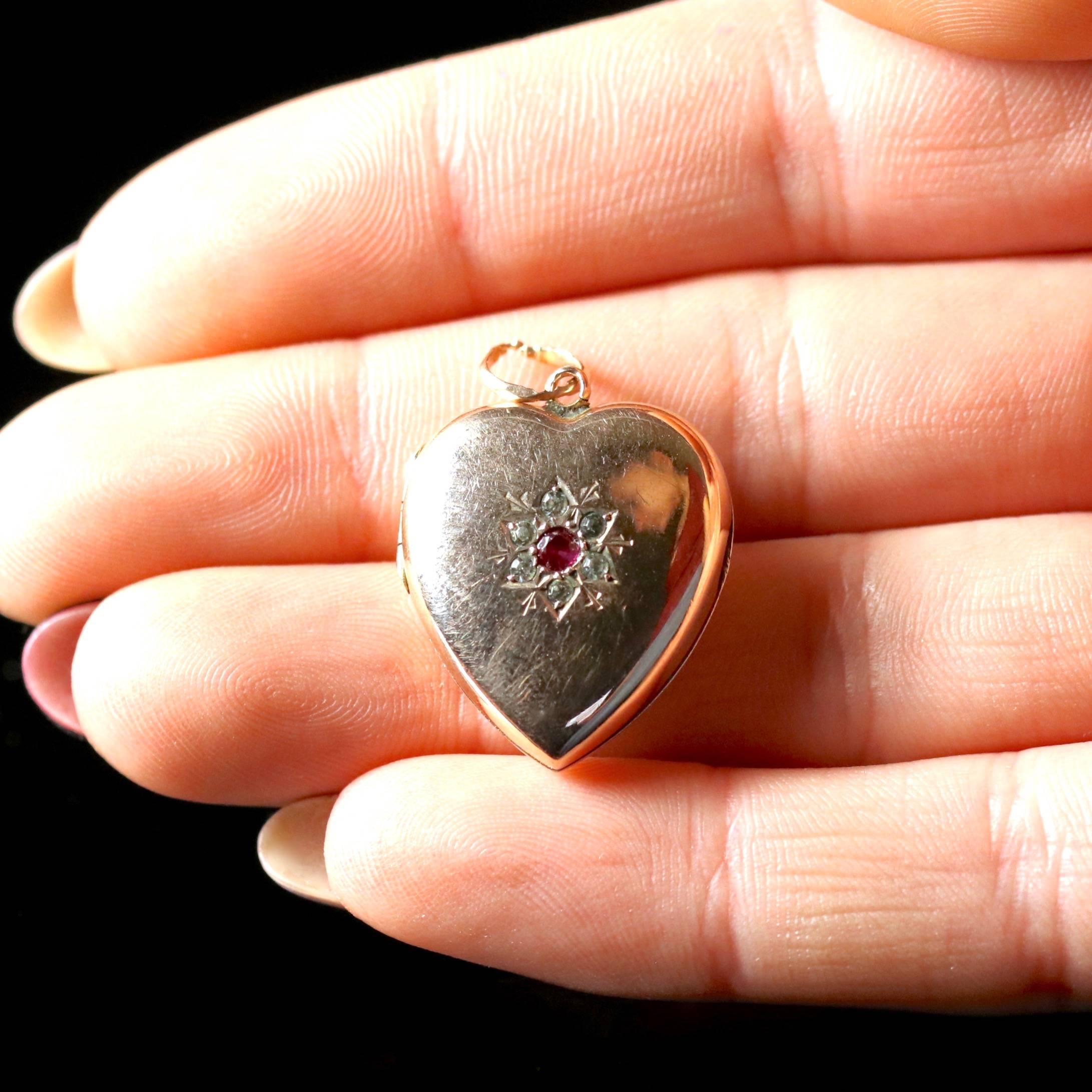 Antique Victorian Gold Heart Locket Ruby Paste, circa 1900 2