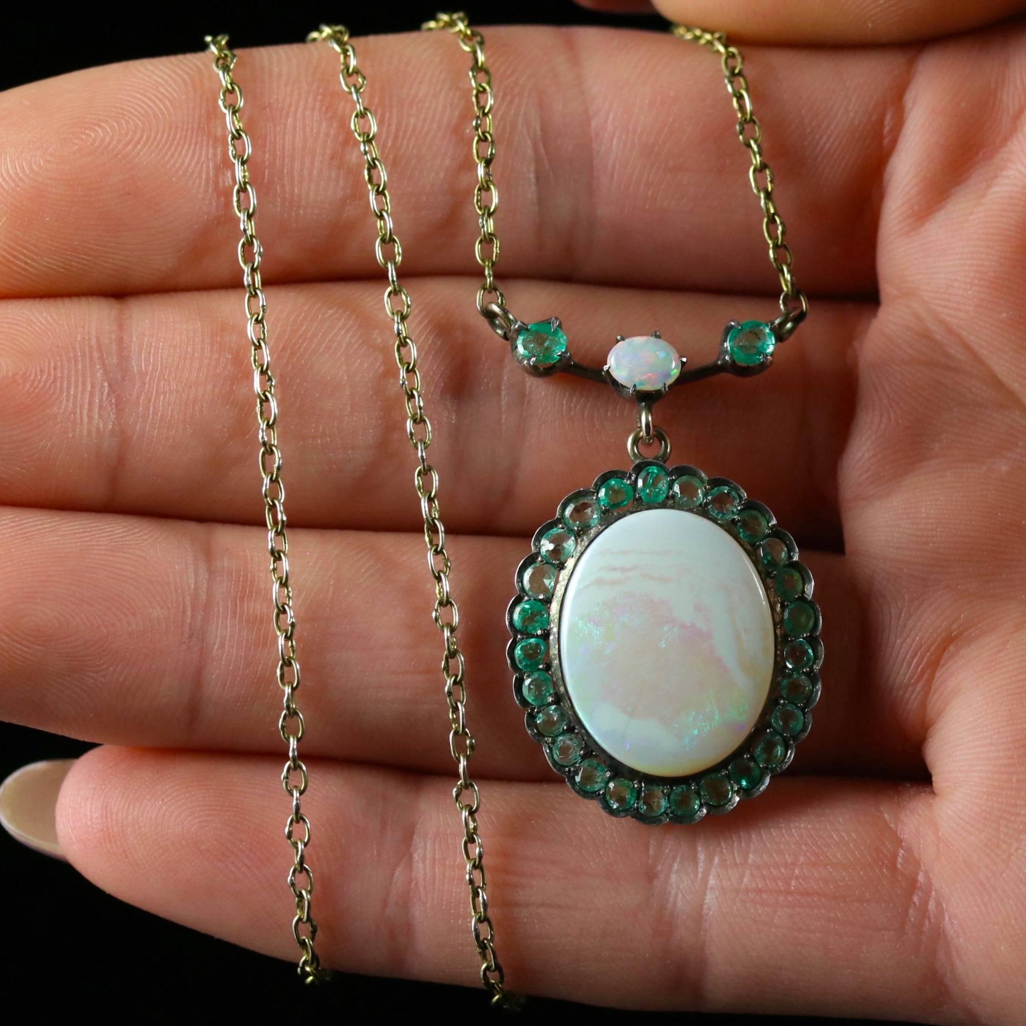 Antique Victorian Opal Emerald 9 Carat Gold Necklace, circa 1900 4