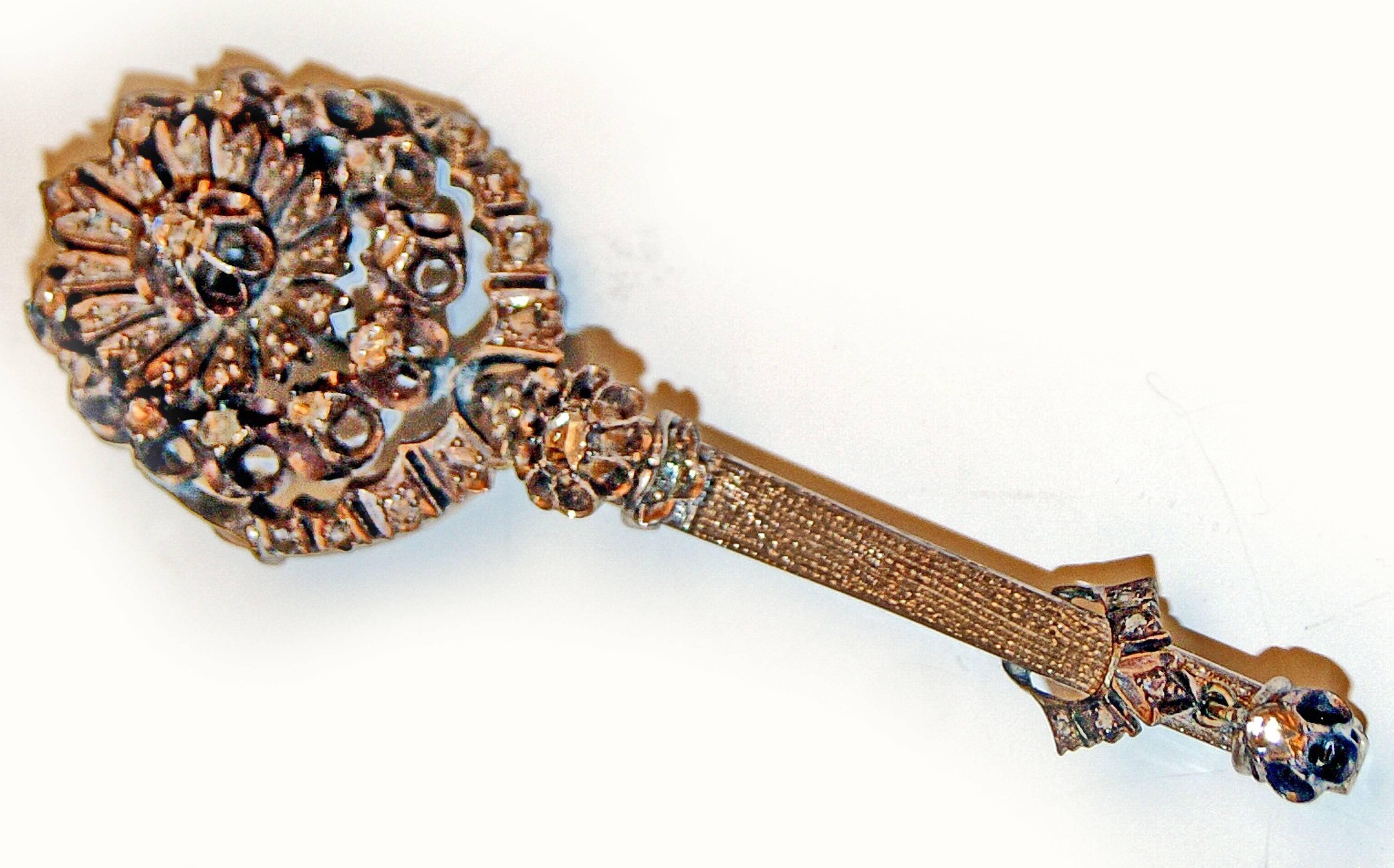 GOLDEN LATE VICTORIAN STICK BROOCH WITH DIAMONDS.
MOST PROBABLY MADE IN VIENNA  /  AUSTRIA  (c. 1900).

GOLD (14 ct / 585)  &  DIAMONDS (VINTAGE CUT / 15 larger pieces and various smaller ones /  circa 0.50 ct)  
WEIGHT:  27.0 GRAMS  (= 0.95 OZ /