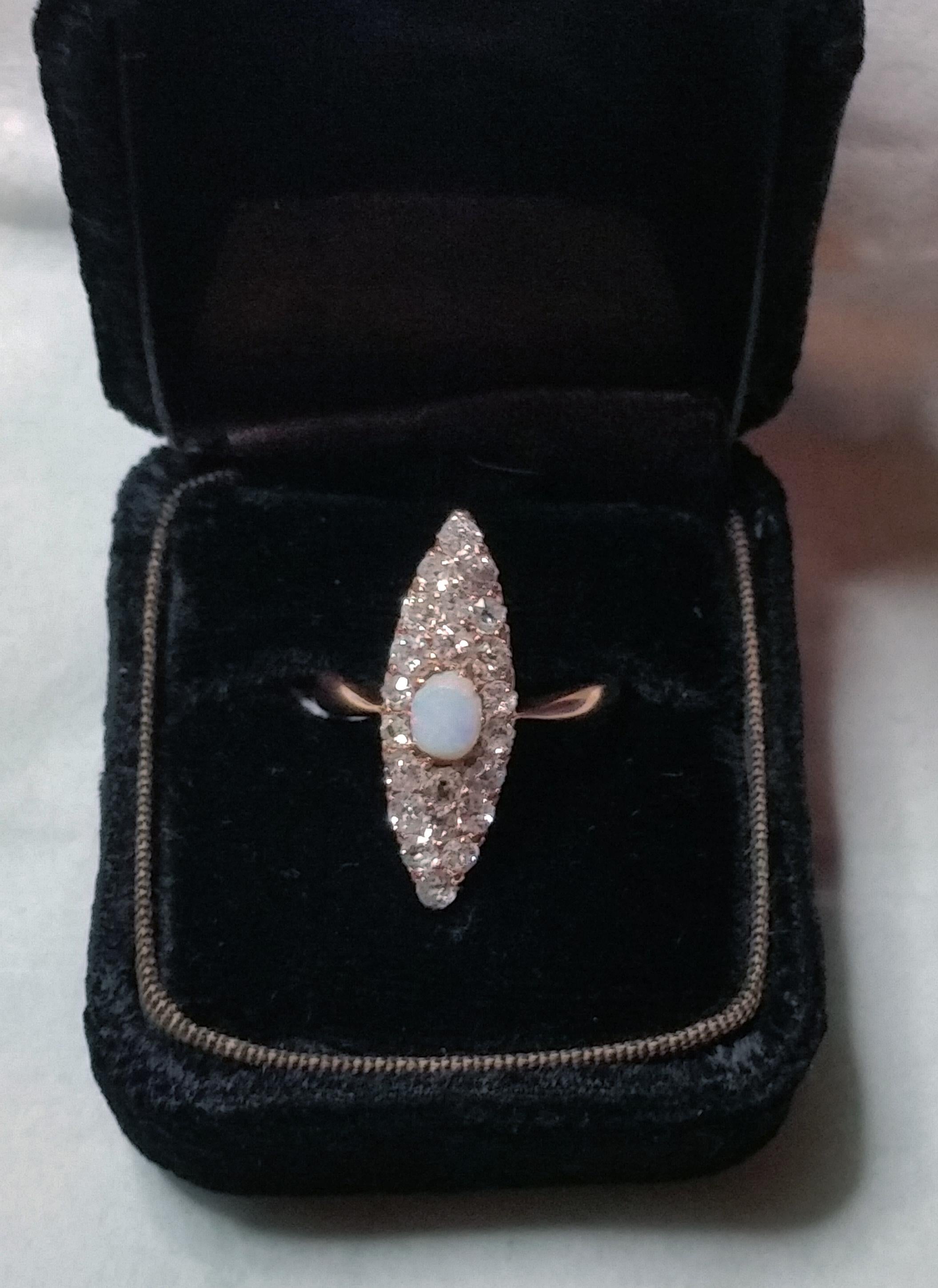 Art Nouveau Ring Navette Rose Gold 585 Diamonds 1.5 Carat, Austria, circa 1900 In Excellent Condition For Sale In Vienna, AT