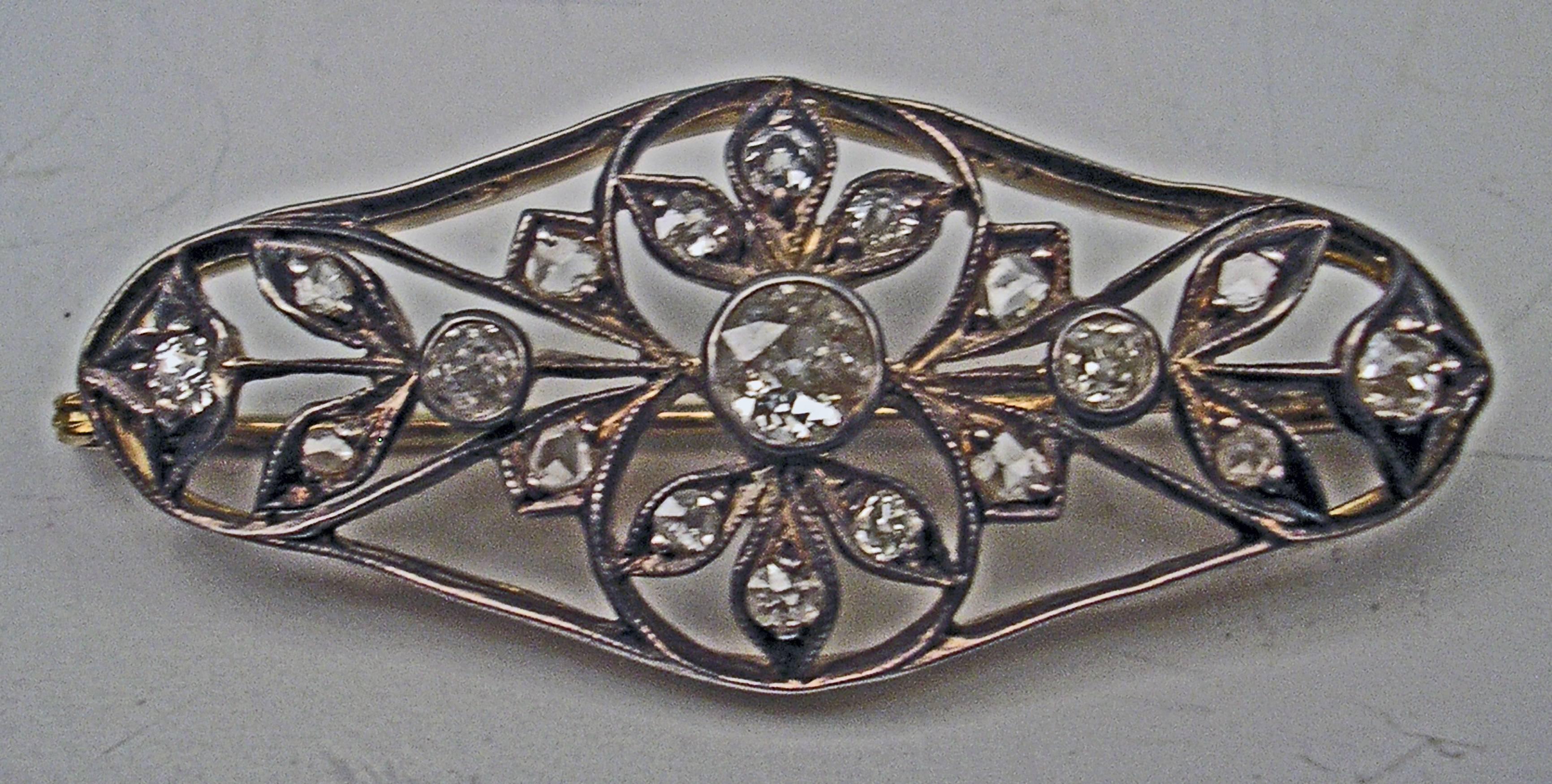 1900er Jahre Jugendstil Diamanten 0,50 Karat Gold Blume Brosche (Art nouveau) im Angebot