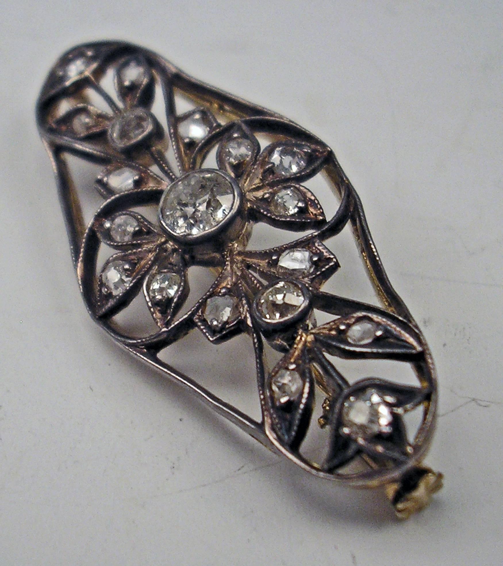 Women's 1900s Art Nouveau Diamonds 0.50 Carat Gold Flower Brooch For Sale