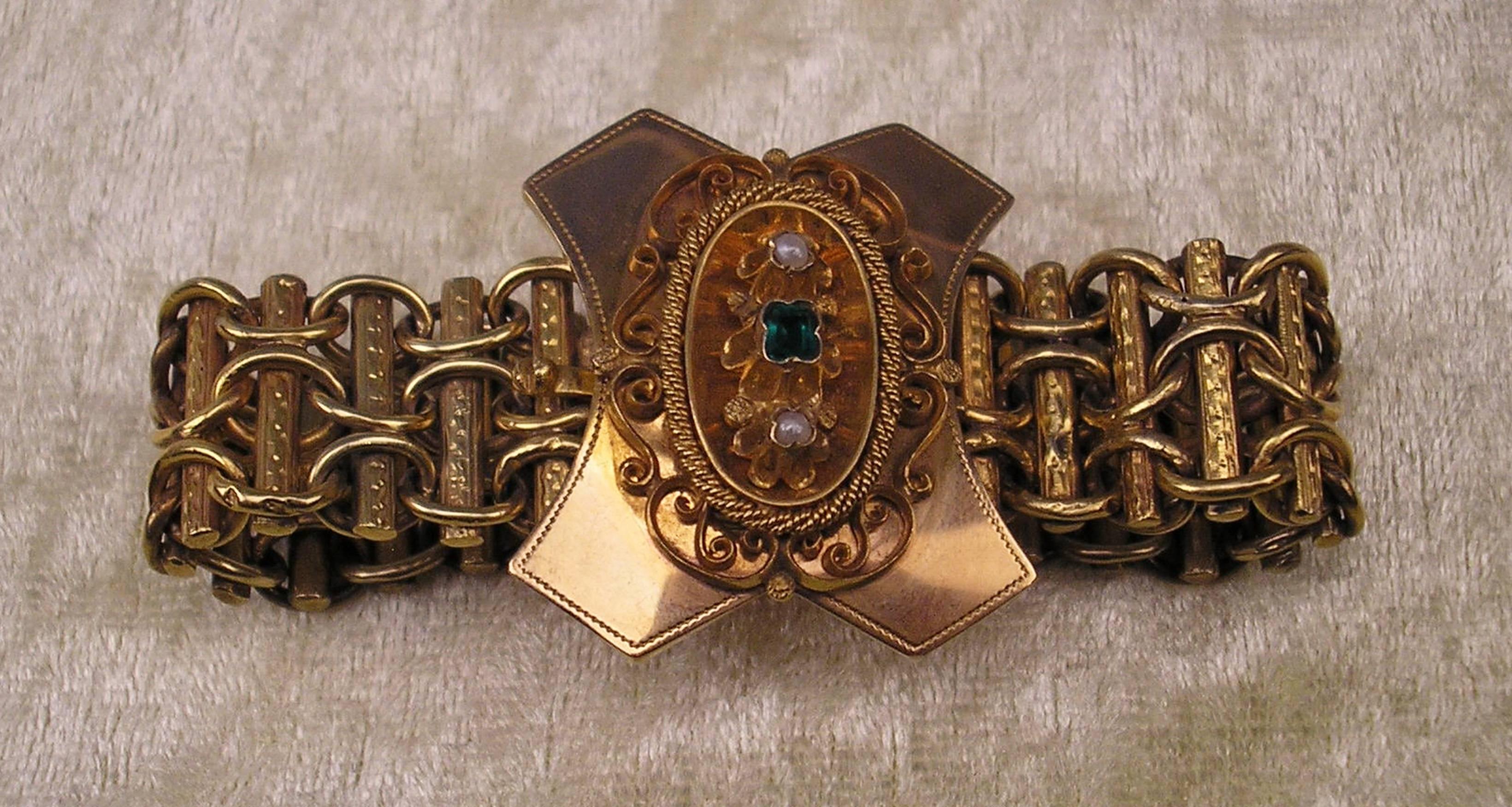 Early Victorian 1850 Biedermeier BRACELET GOLD ONE EMERALD TWO PEARLS AUSTRIA  For Sale