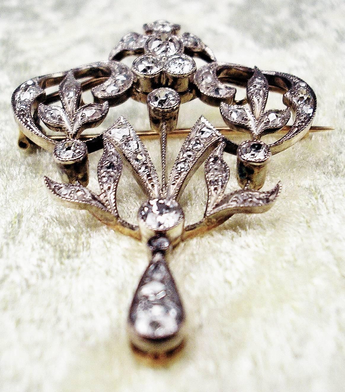 Austrian Art Nouveau Diamonds 2 Carats Gold Brooch c1900 In Excellent Condition For Sale In Vienna, AT