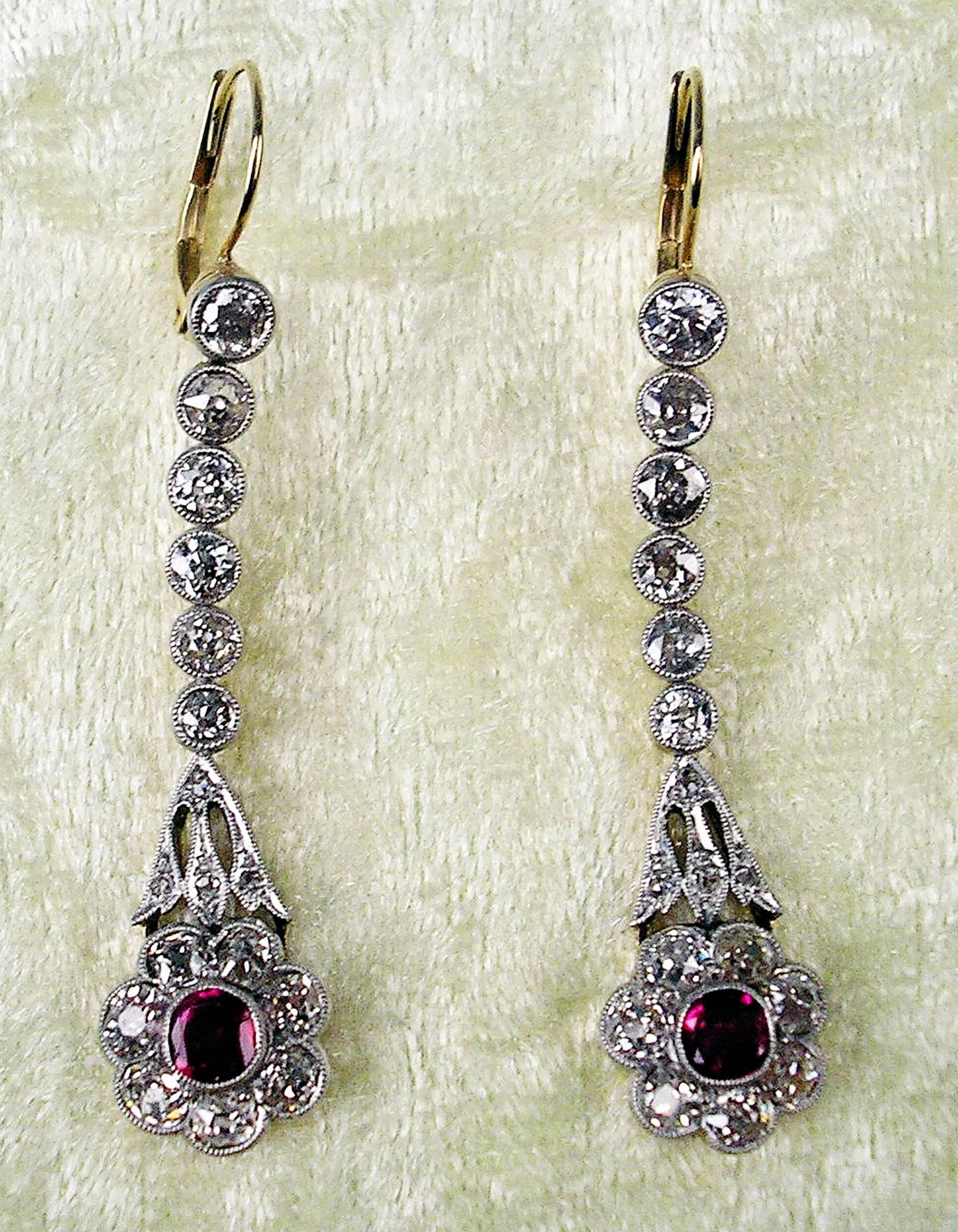 Golden art nouveau pair of marvellous eardrops of highest value with many diamonds (vintage cuts) as well as with rubies.
Made c. 1900.

Gold ( 14 ct  585)  diamonds (vintage cuts / 3.30 carat):
Numerous diamonds of finest quality ! 
Austrian