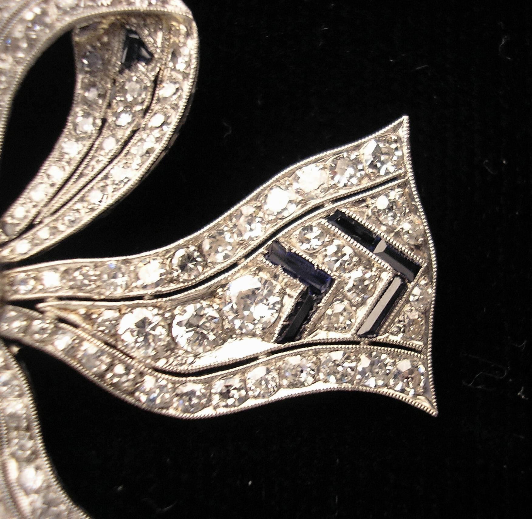 Women's 1920s Art Deco Gold 585 Diamonds 5.50 Carat and Sapphires Vienna Brooch