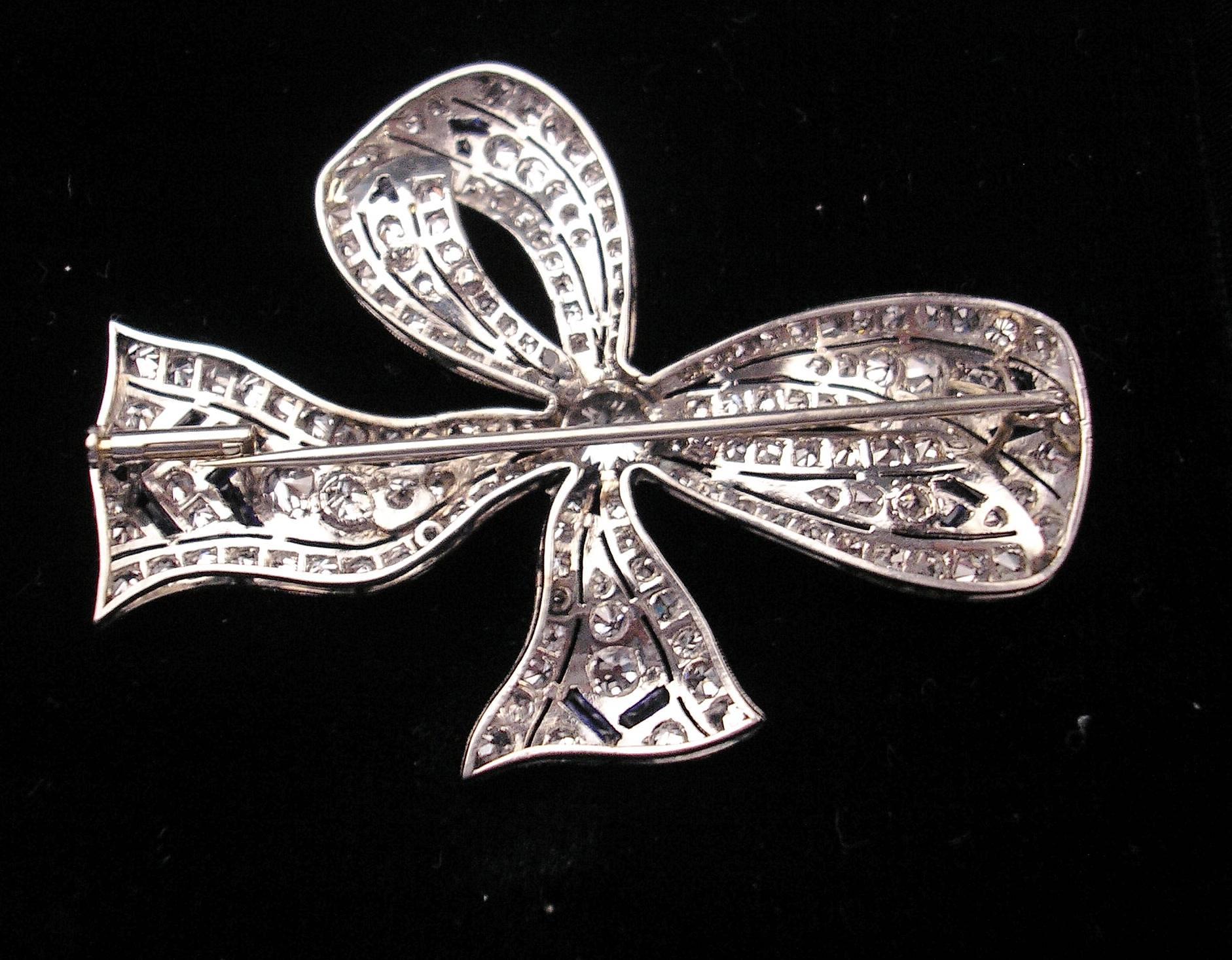 1920s Art Deco Gold 585 Diamonds 5.50 Carat and Sapphires Vienna Brooch 2