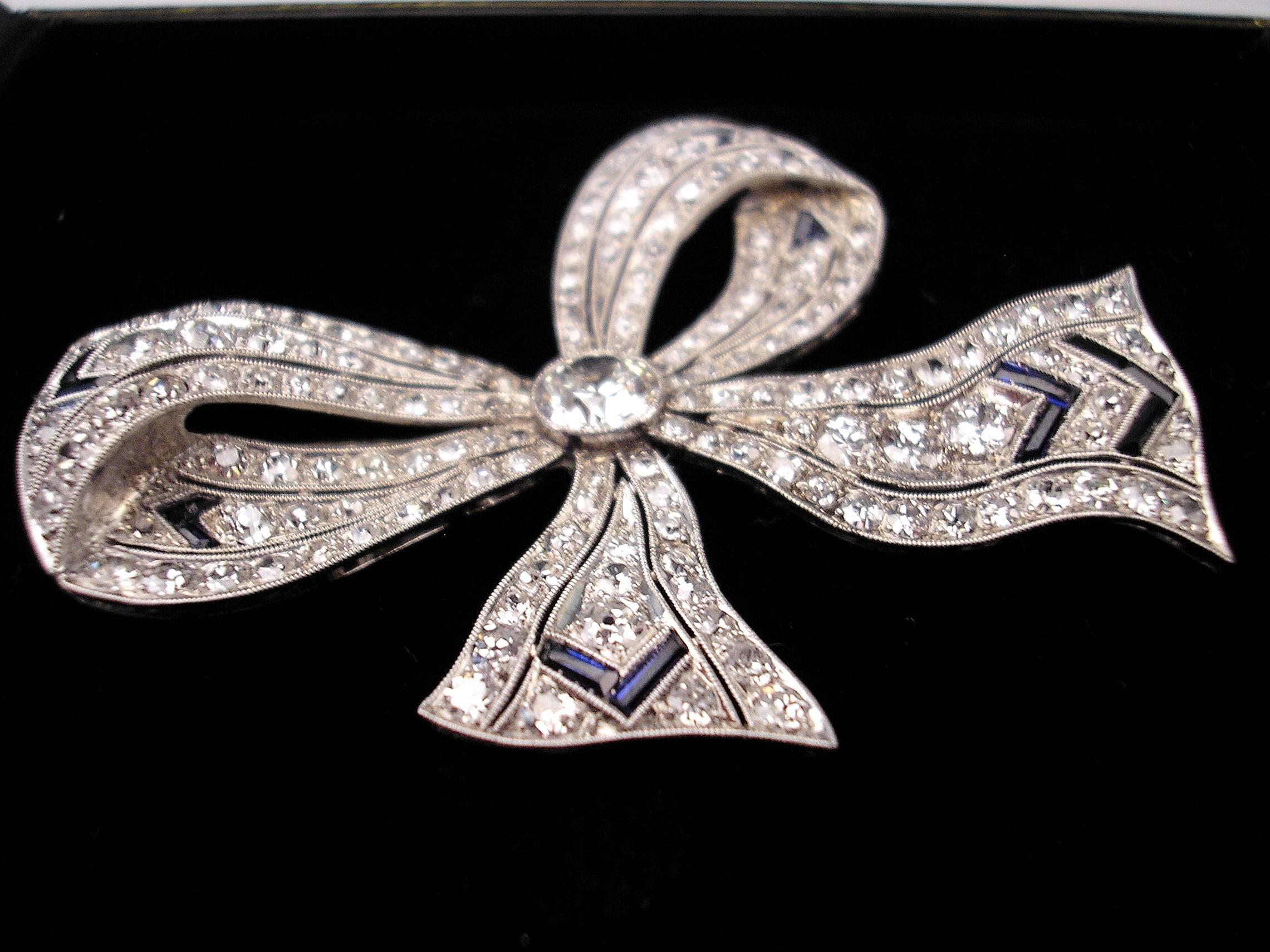 1920s Art Deco Gold 585 Diamonds 5.50 Carat and Sapphires Vienna Brooch 3