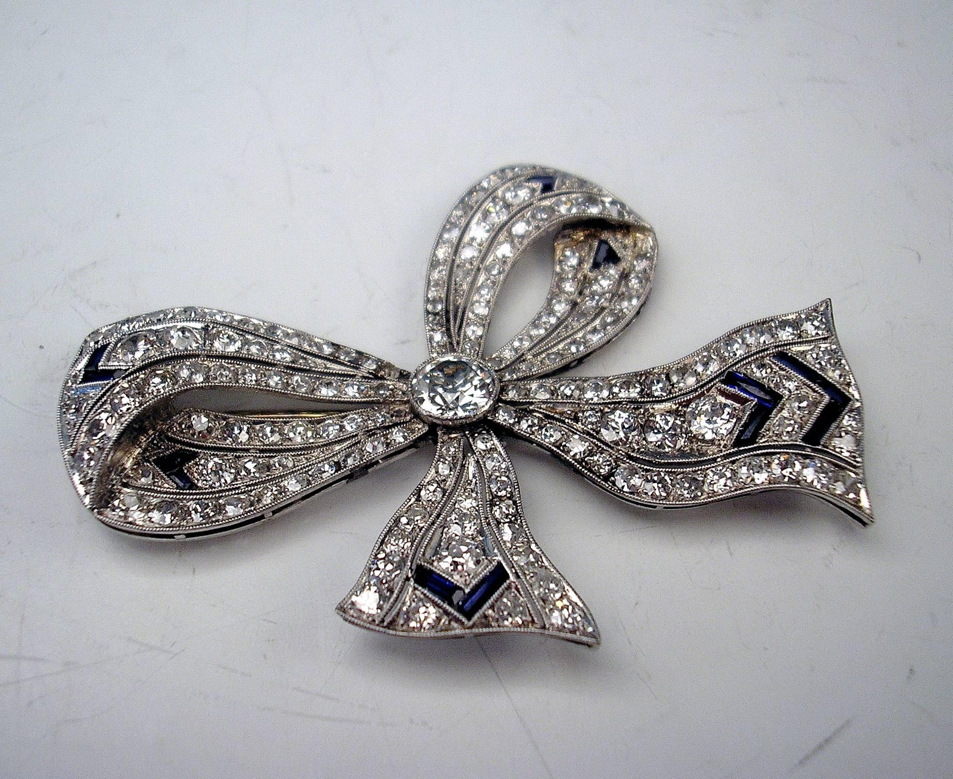 1920s Art Deco Gold 585 Diamonds 5.50 Carat and Sapphires Vienna Brooch 4