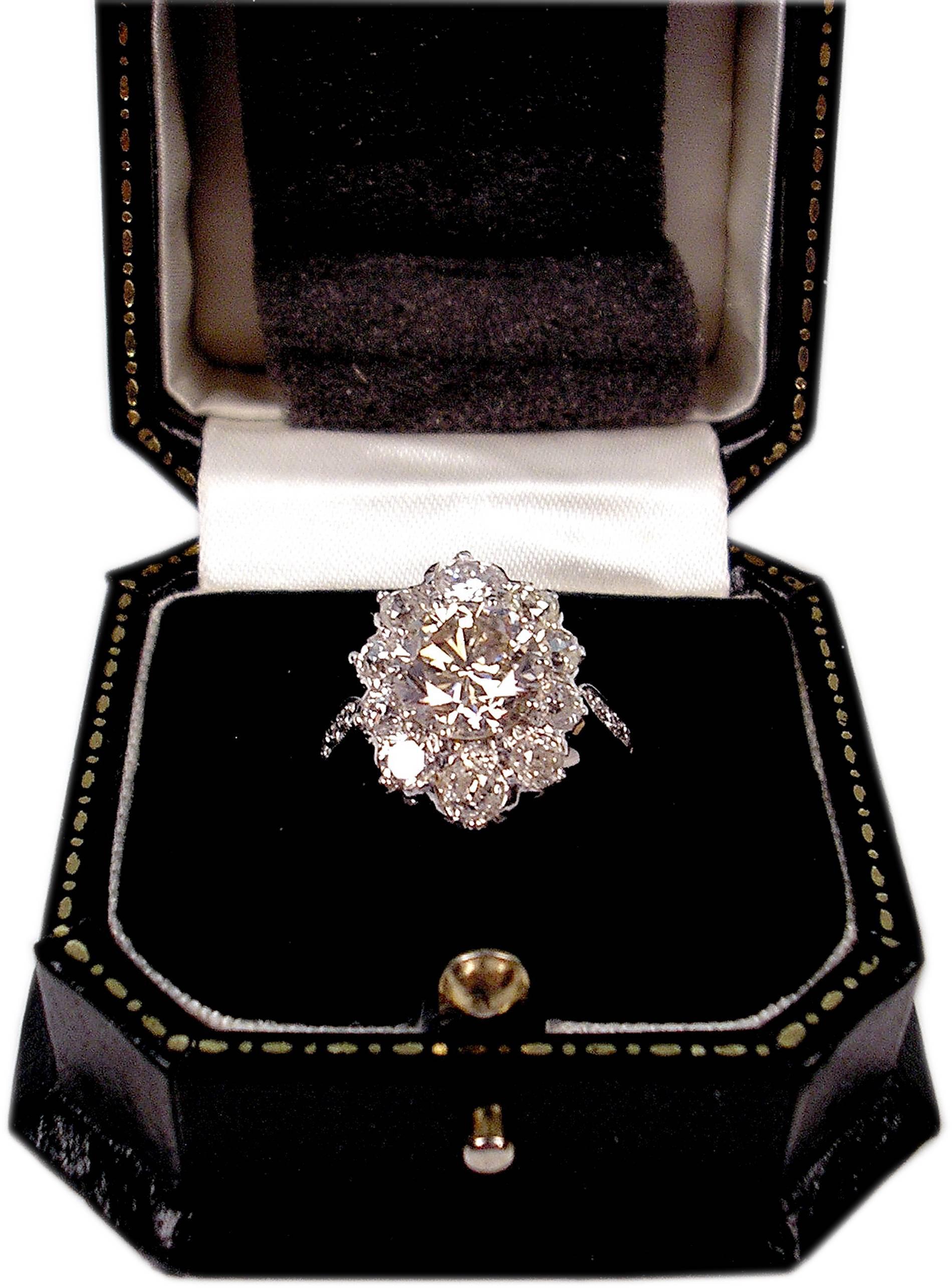 GOLDEN ART DECO GORGEOUS RING OF HIGHEST VALUE WITH SOLITAIRE &  MANY DIAMONDS  

GOLD  (14 ct / 585)  &  DIAMONDS  (VINTAGE CUTS / 2.70 Carat)   

RING OF SUPERB APPEARANCE: 
ONE LARGE SOLITAIRE (BRILLIANT) IS ATTACHED TO MIDDLE AREA  /  VARIOUS 