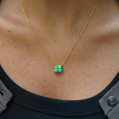 Collana con ciondolo solitario a sospensione in oro 18 carati con smeraldo colombiano GIA da 4,02 carati