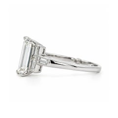 GIA-zertifizierter Vintage-Art-Déco-Ring aus Platin mit einem 1,56-Karat-Diamanten im langen Smaragdschliff