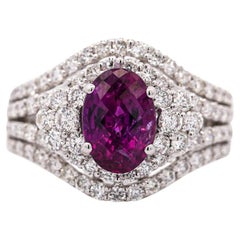 2,40-Karat-Cocktailring aus Gold mit einem nicht wärmebehandelten violetten Saphir und Diamanten