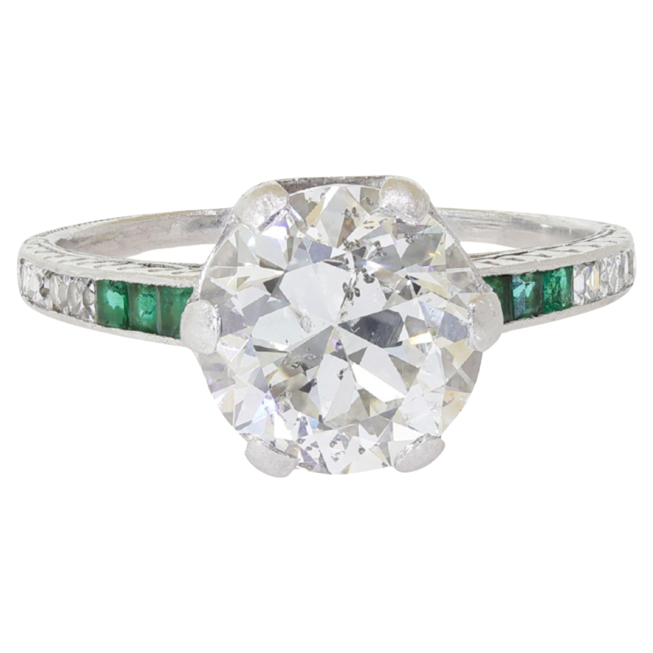 Verlobungsring aus Platin mit Diamanten im alteuropäischen Schliff und Smaragd im Art déco-Stil im Vintage-Stil im Angebot