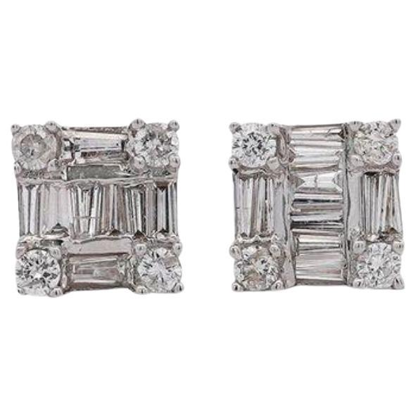 Orecchini a perno con diamante naturale a grappolo da 1 carato totale e chiusura a pressione in oro bianco, rosa o giallo 14k. Incastonato a illusione con diamanti a taglio baguette e rotondo. Impermeabile e ipoallergenico. 

Dettagli