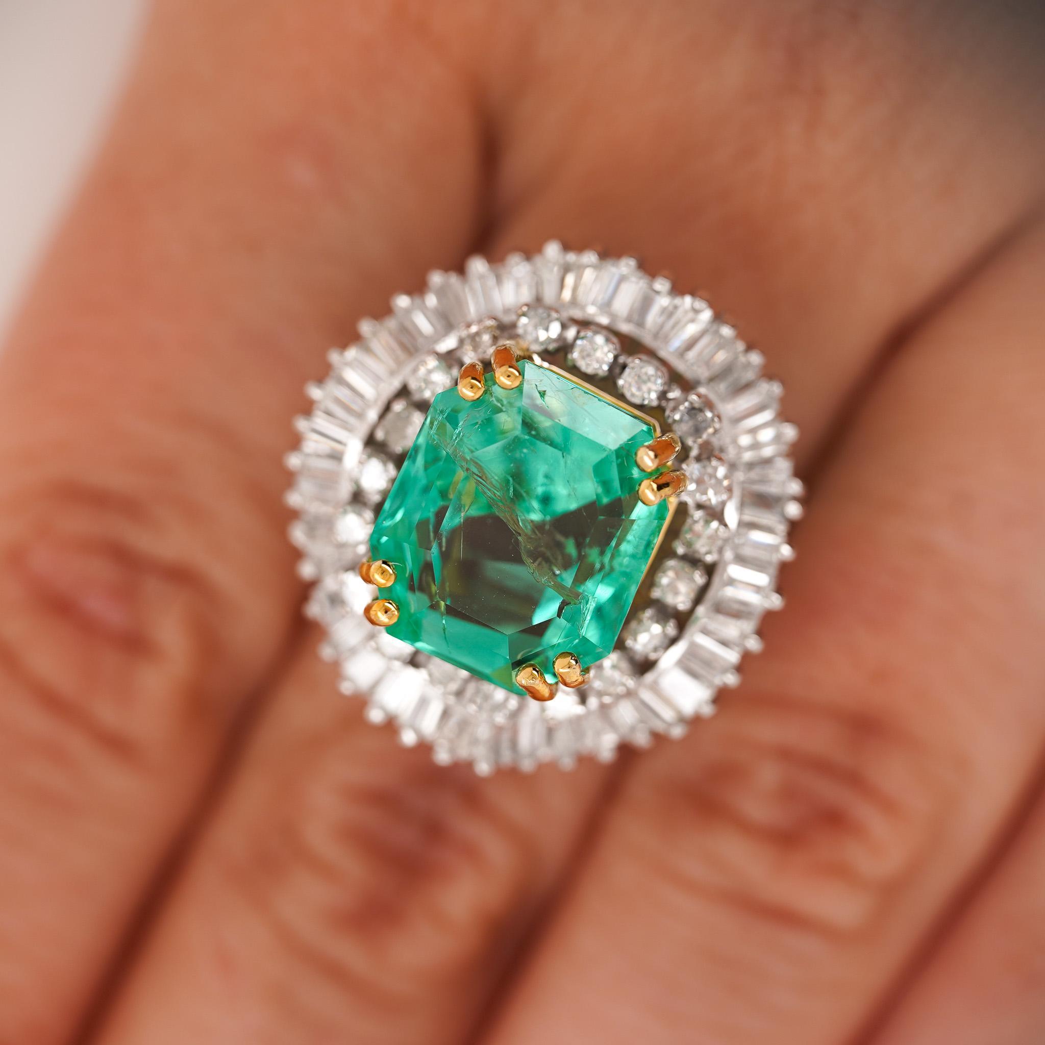 Anello Ballerina di 9,17 carati con smeraldo ottagonale Chivor e diamanti in palladio in vendita 6