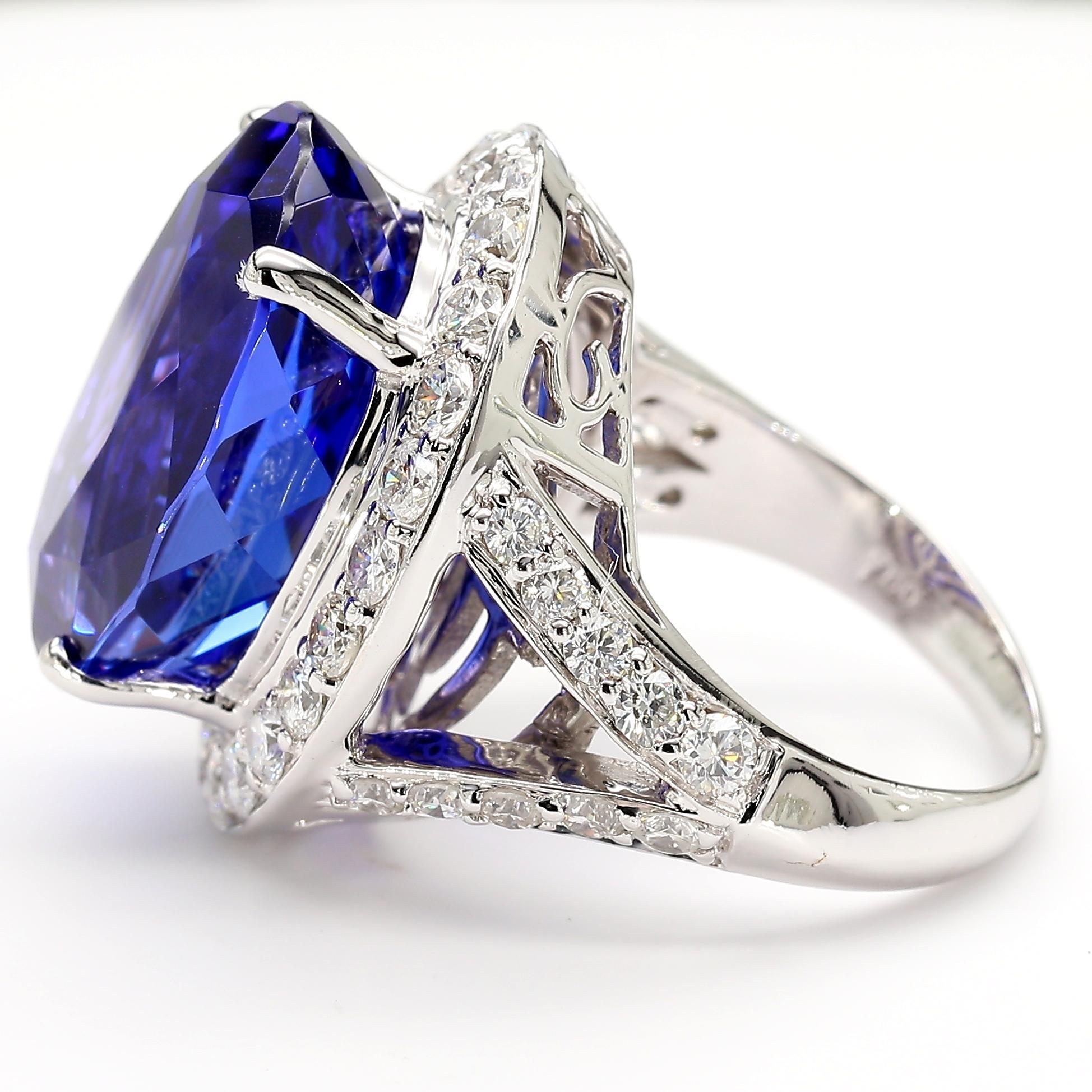 18,06 Karat AAAA Tansanit 18K Weißgold Split Shank Ring im Zustand „Hervorragend“ im Angebot in Miami, FL