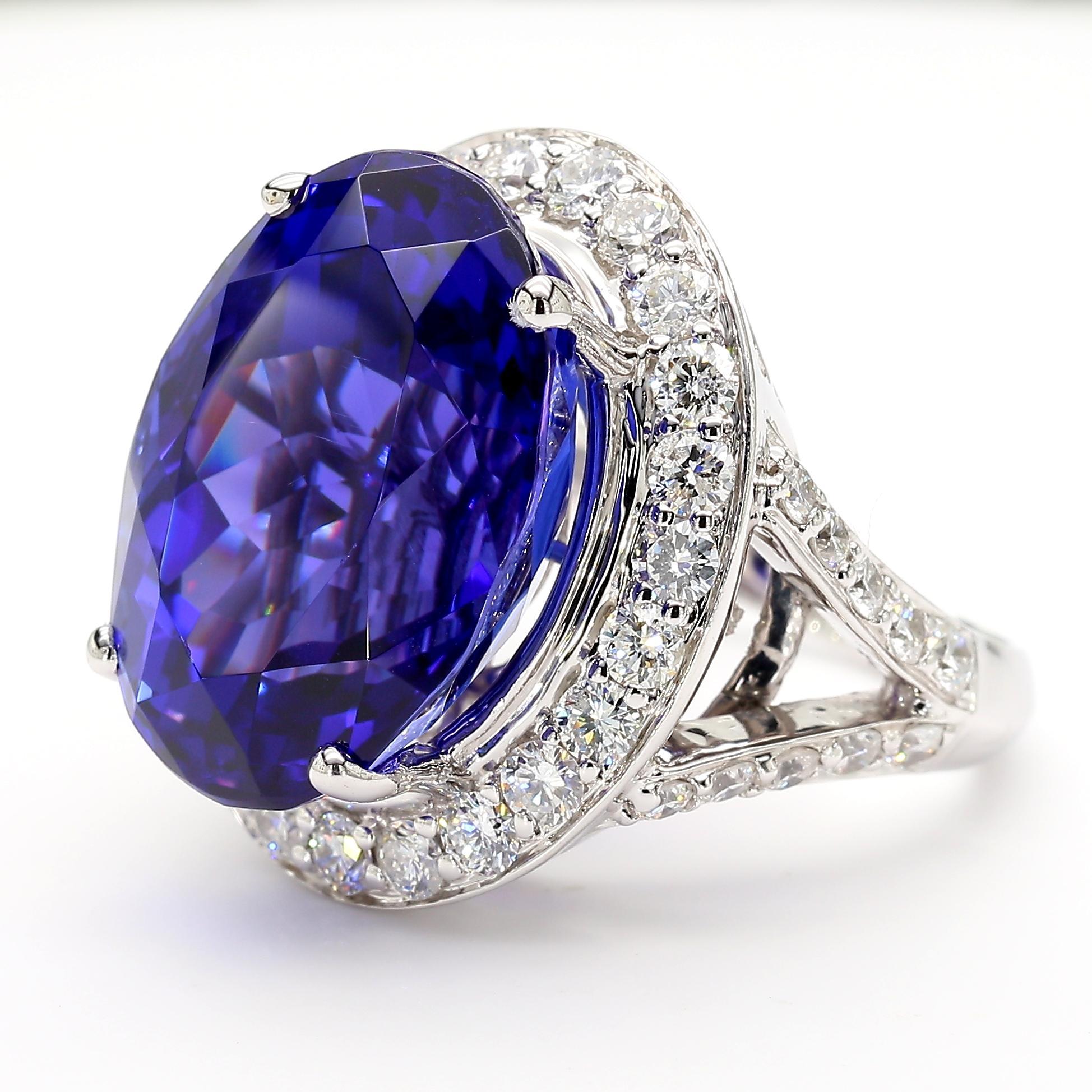 18,06 Karat AAAA Tansanit 18K Weißgold Split Shank Ring im Angebot 3