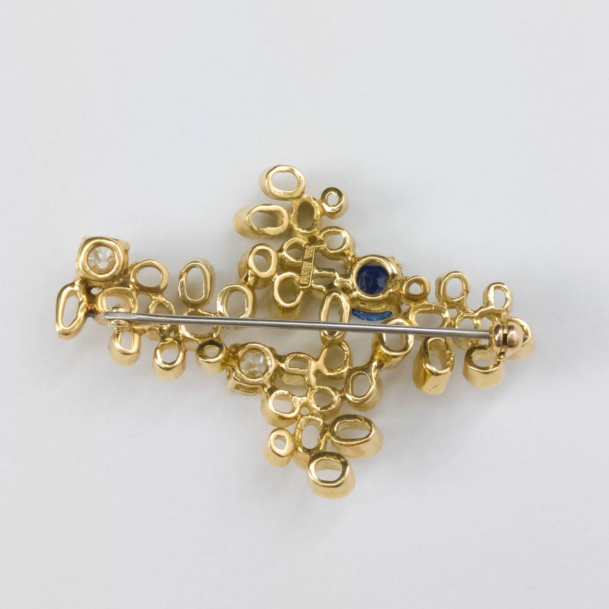 Dynamic Abstract 18K Gold Pin inspired by Habitat 67, all handmade in 18K yellow gold, set with a sapphire weighing  approx.1.80ct (minor chips) and a pair of round mine-cut diamonds and measuring 5.5 mm x 5.5 mm x 3.5 mm and 5.3 mm x 5.4 mm x 3.4