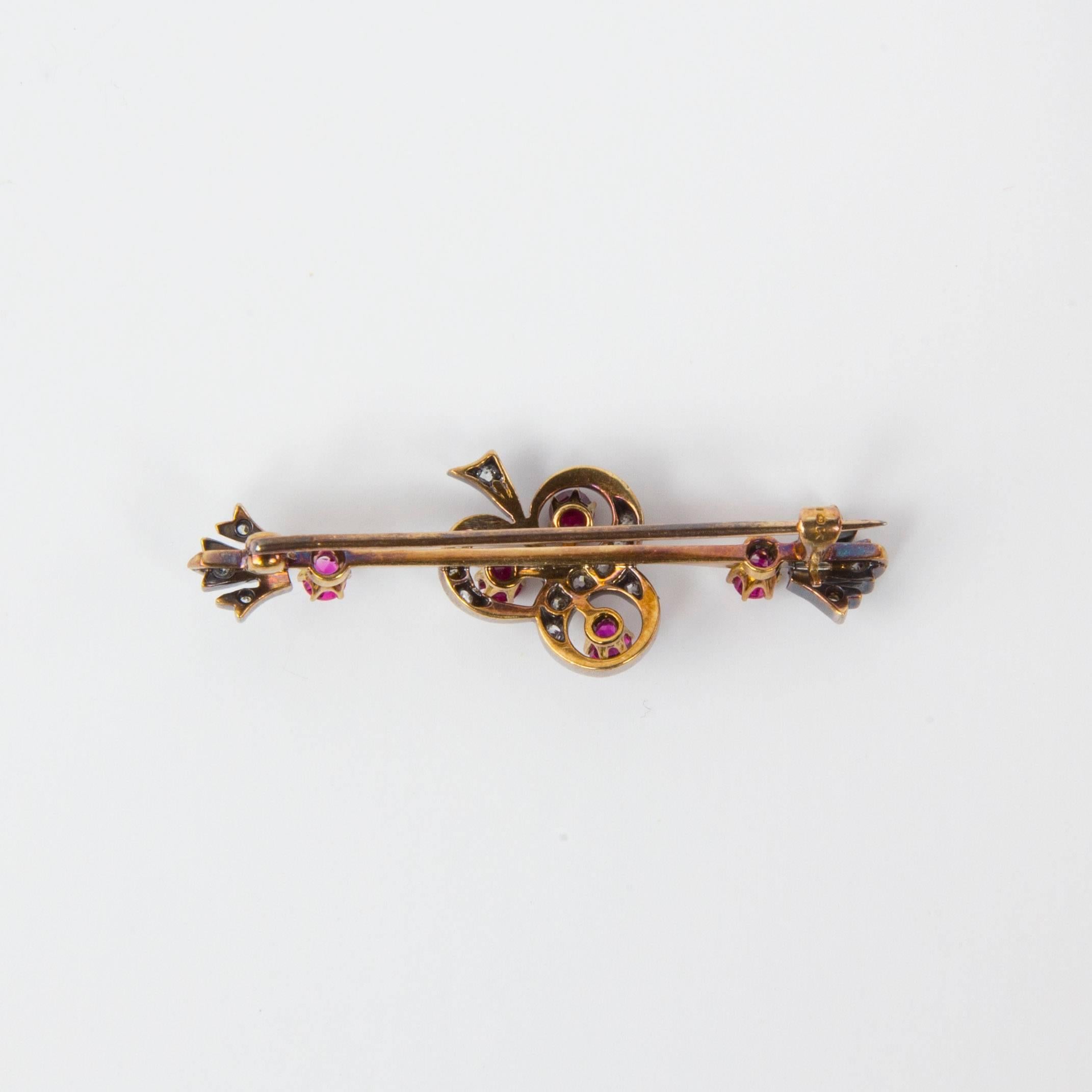 Beautiful Edwardian Bar Pin centered by a Shamrock set with 3 Rubies and surrounded by sparkly rose cut Diamonds and at the ends set with decorative Ruby and Diamond motifs; hand crafted in Gold and Silver; circa 1900-1910;  and is in lovely