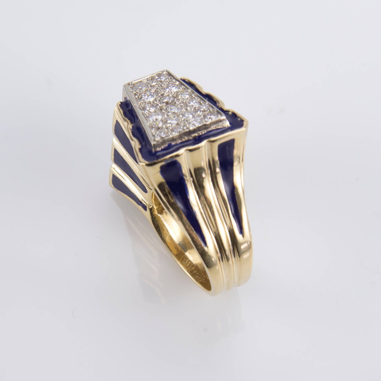 Diamond and Blue Enamel Gold Cocktail Statement Ring Estate Fine Jewelry In Excellent Condition For Sale In Montreal, QC