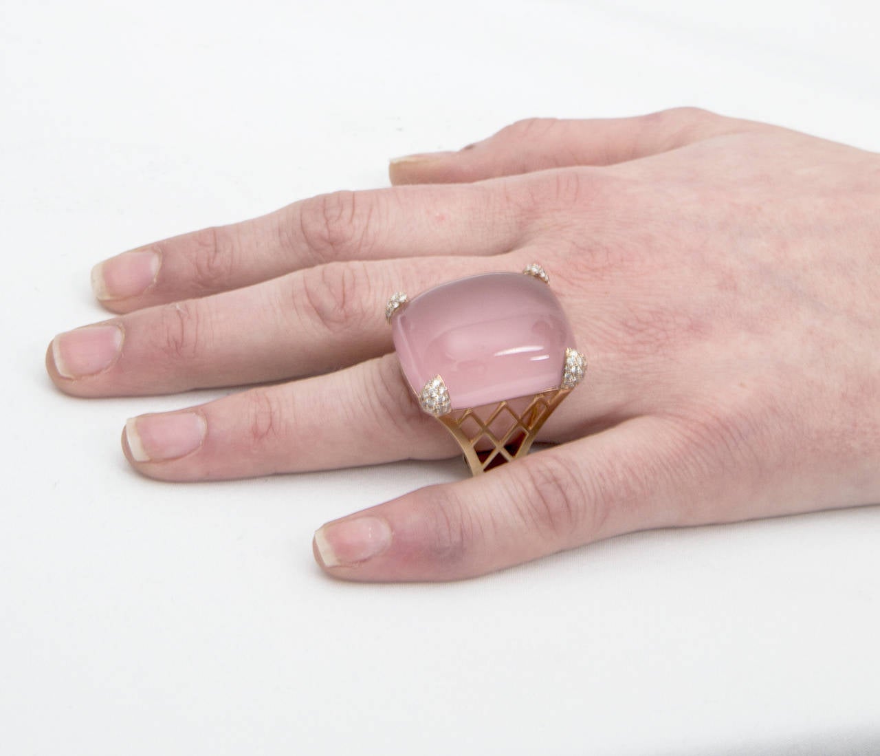 65 Carat Rose Quartz Diamond Gold Statement Cocktail Ring Estate Fine Jewelry In Excellent Condition For Sale In Montreal, QC