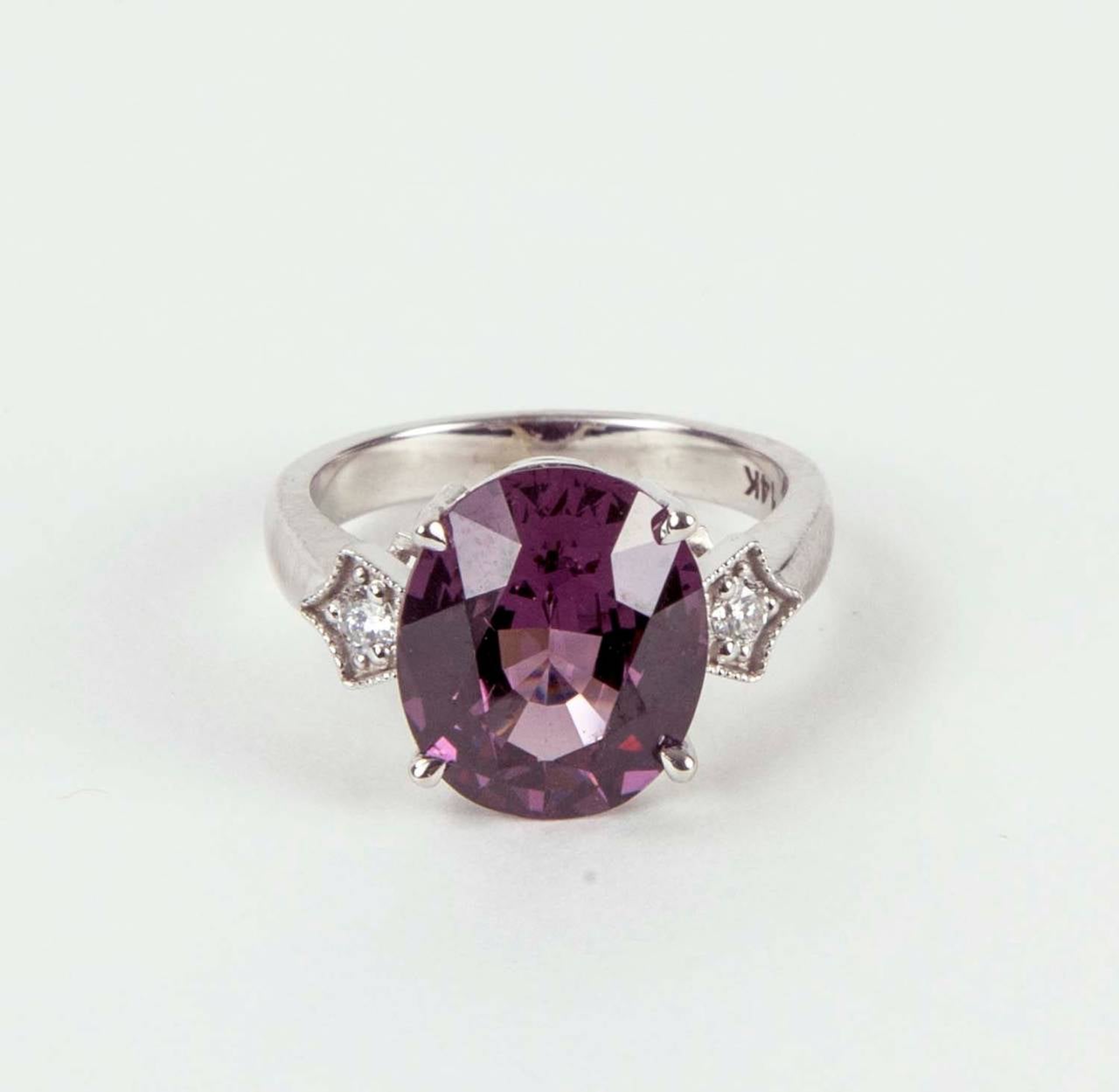 7.37 Carat Cushion Cut Garnet Diamond Gold Ring In New Condition For Sale In Montreal, QC