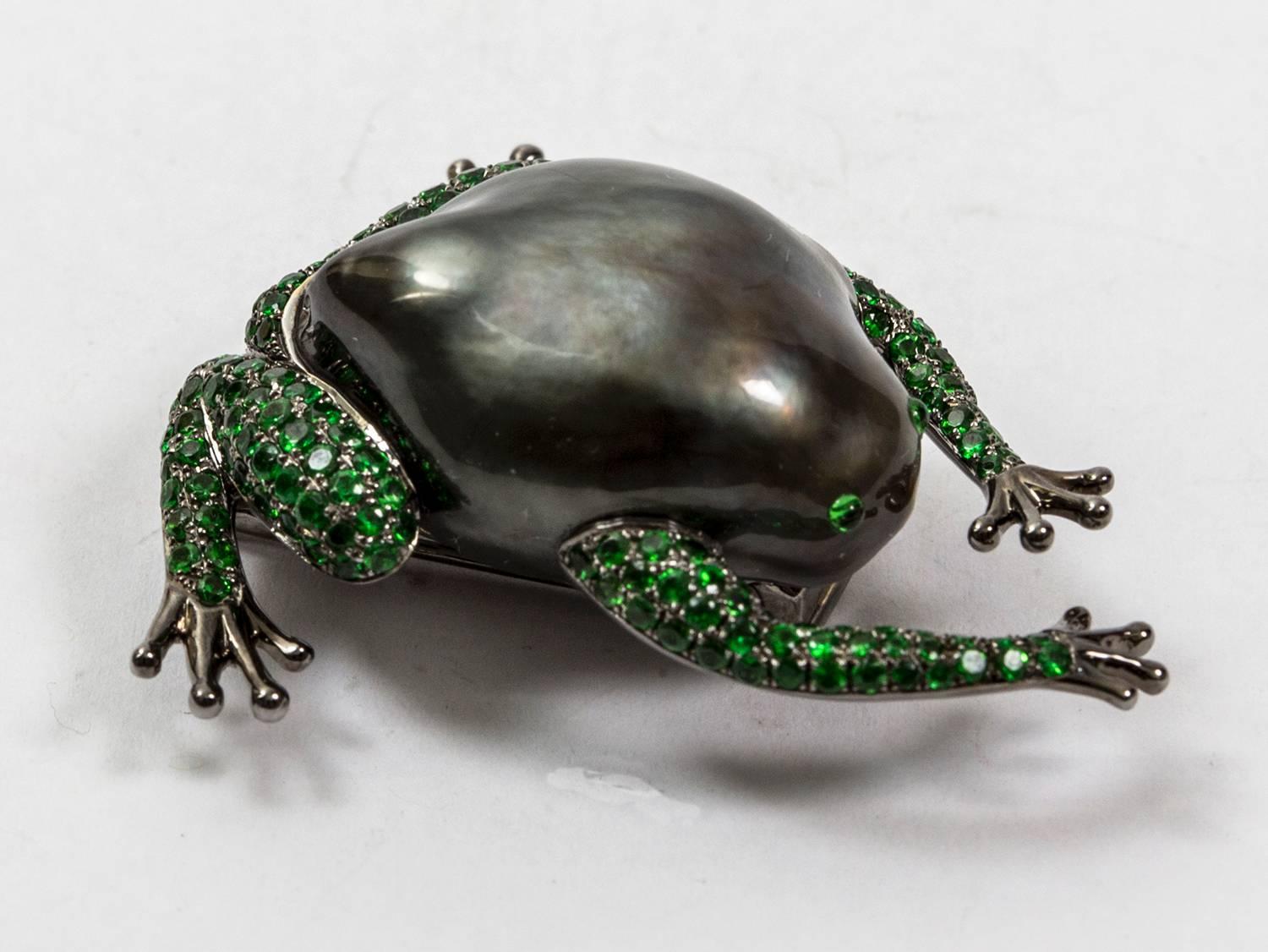 Tahitian South Sea Pearl Tsavorite Garnet Gold Frog Statement Brooch Pin  In New Condition For Sale In Montreal, QC