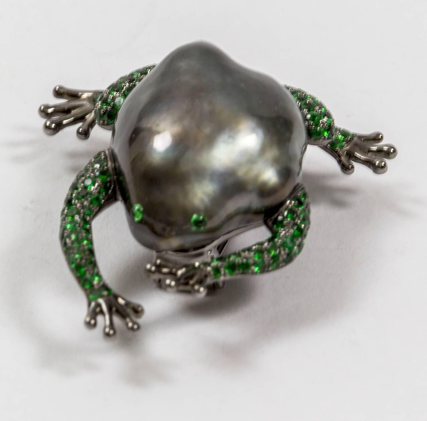 Modern Tahitian South Sea Pearl Tsavorite Garnet Gold Frog Statement Brooch Pin  For Sale