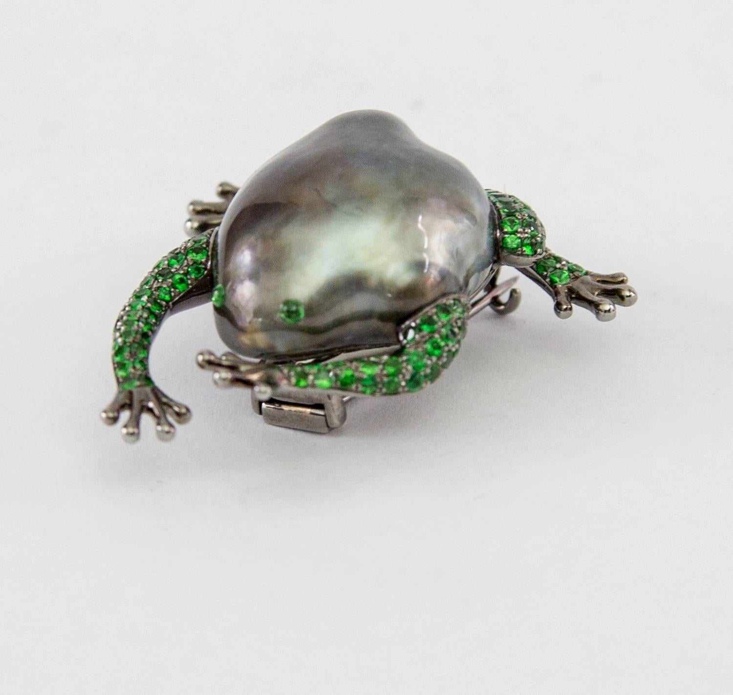 Tahitian South Sea Pearl Tsavorite Garnet Gold Frog Statement Brooch Pin  For Sale 3