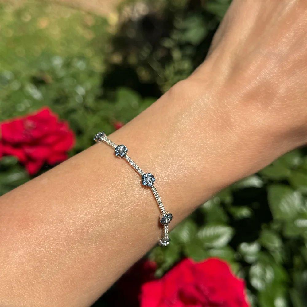 Modernist Vintage Sapphire Flower and RBC Diamond Gold Link Bracelet For Sale
