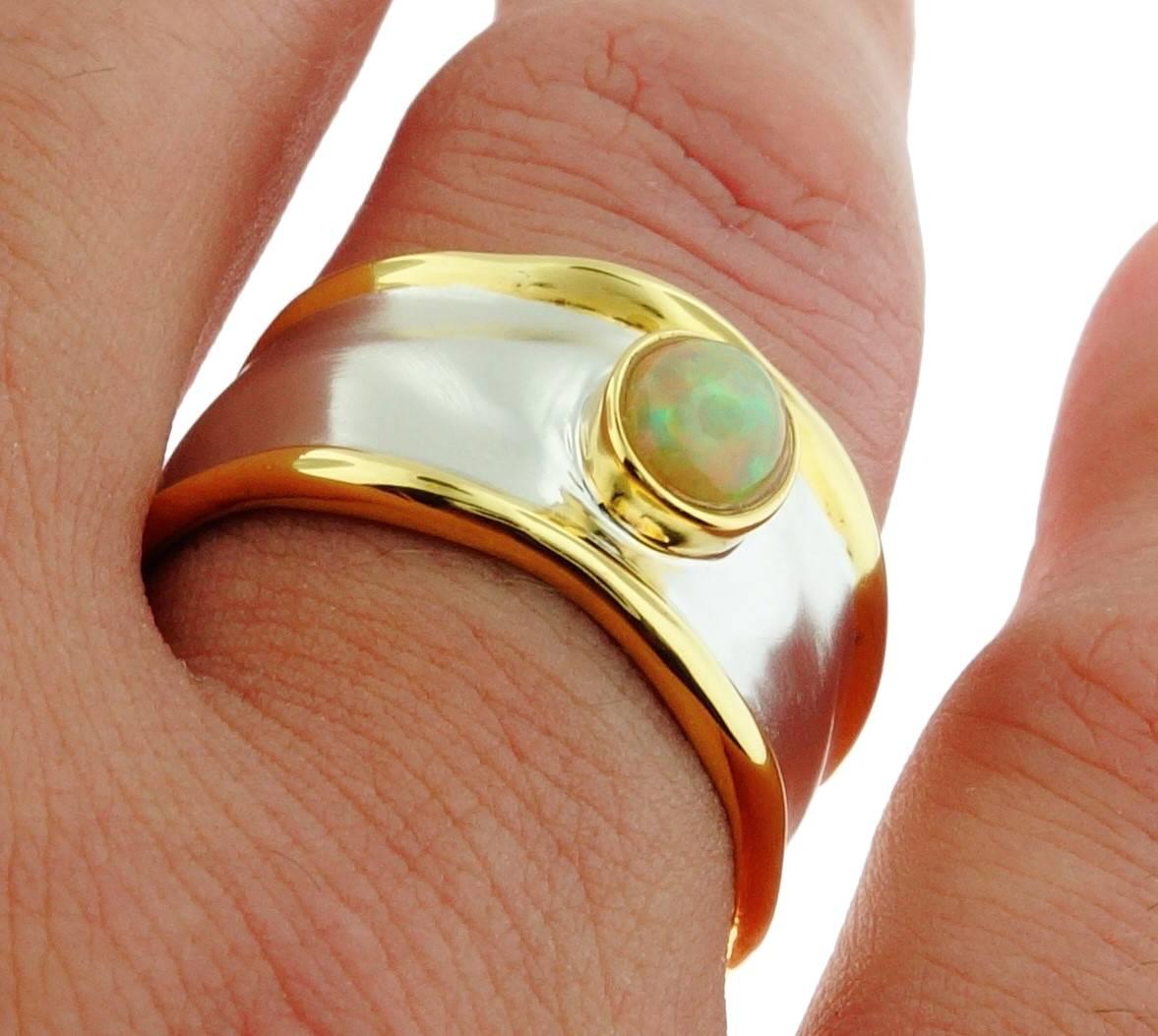 Striking Ethiopian Opal Solitaire Sterling Silver Ring In New Condition In Montreal, QC