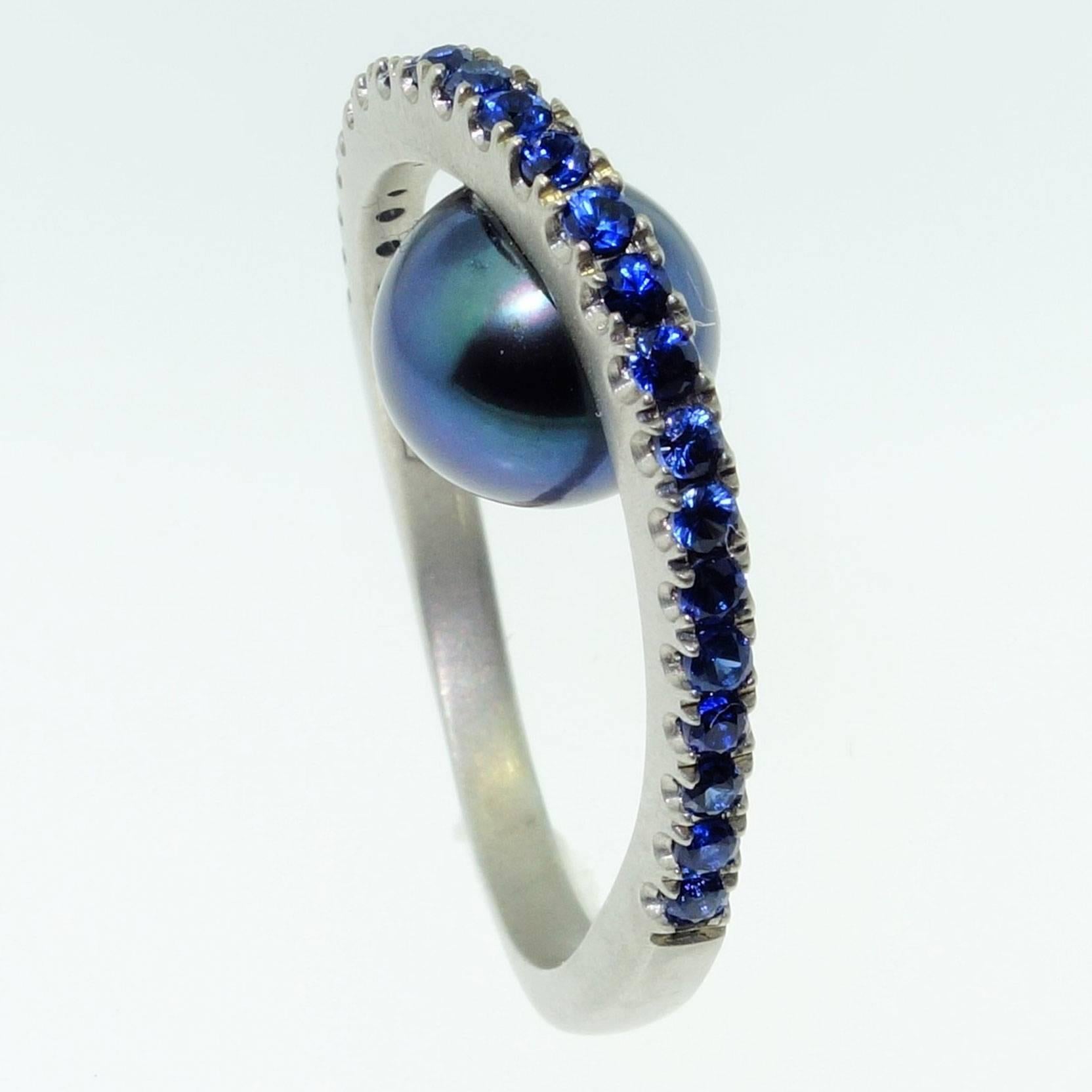 Round Cut Lucious Black Pearl and Blue Sapphire Sterling Silver Ring Estate Fine Jewelry