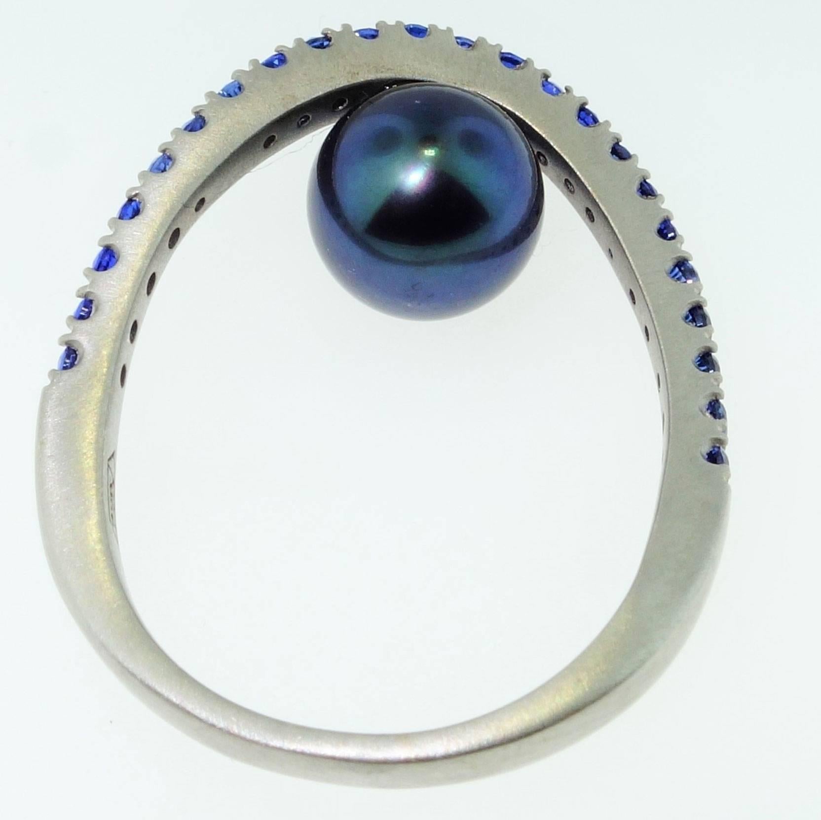 Modern Lucious Black Pearl and Blue Sapphire Sterling Silver Ring Estate Fine Jewelry