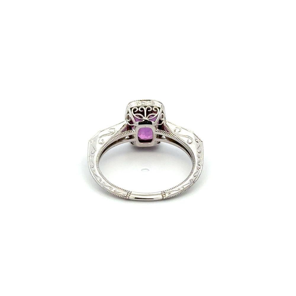 Bague de cocktail solitaire en or avec saphir violet coussin de 2,62 carats et diamant Excellent état - En vente à Montreal, QC