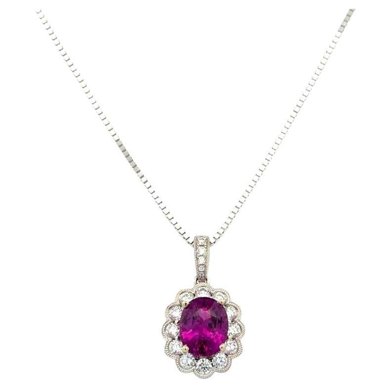 Collana con ciondolo ovale di 1,90 carati di granato viola e diamanti RBC in oro Vintage in vendita