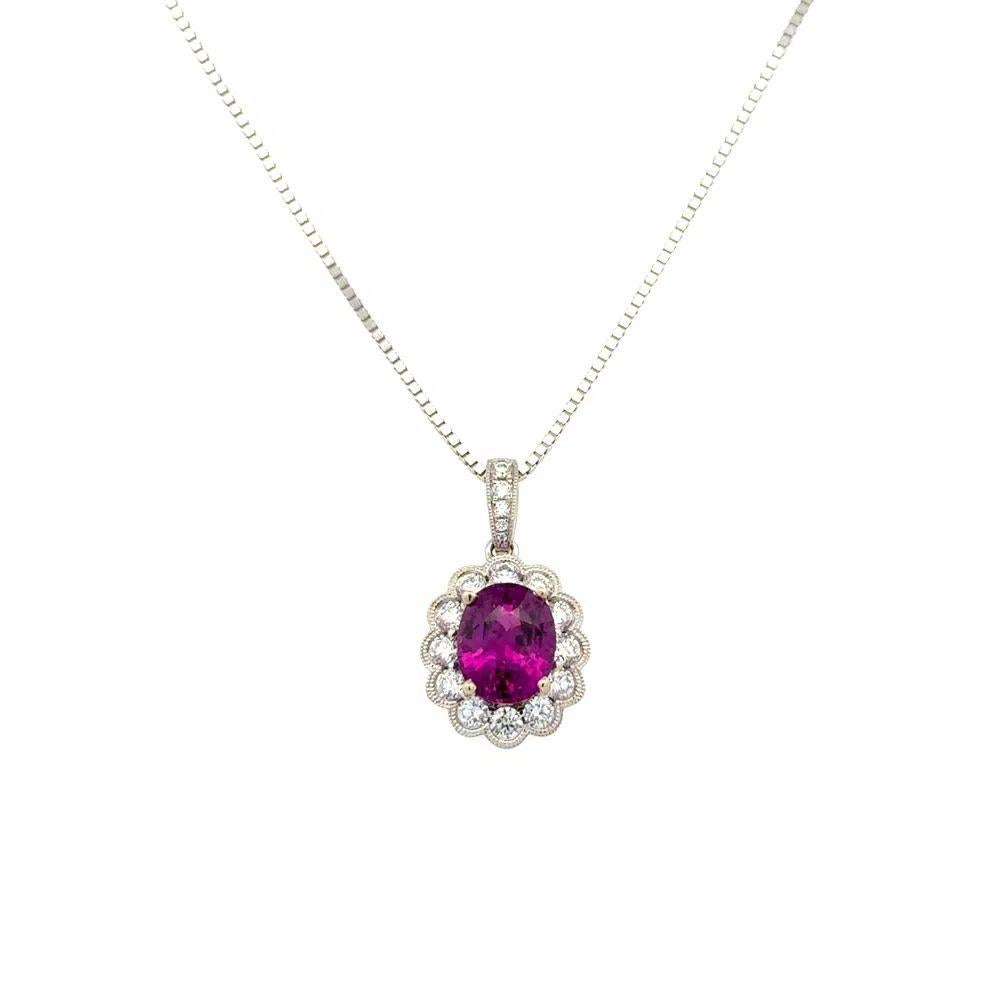 Modernista Collana con ciondolo ovale di 1,90 carati di granato viola e diamanti RBC in oro Vintage in vendita