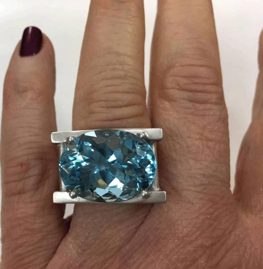 23.62 Carat Sky Blue Topaz and Sapphire Statement Ring Estate Fine Jewelry In New Condition In Montreal, QC
