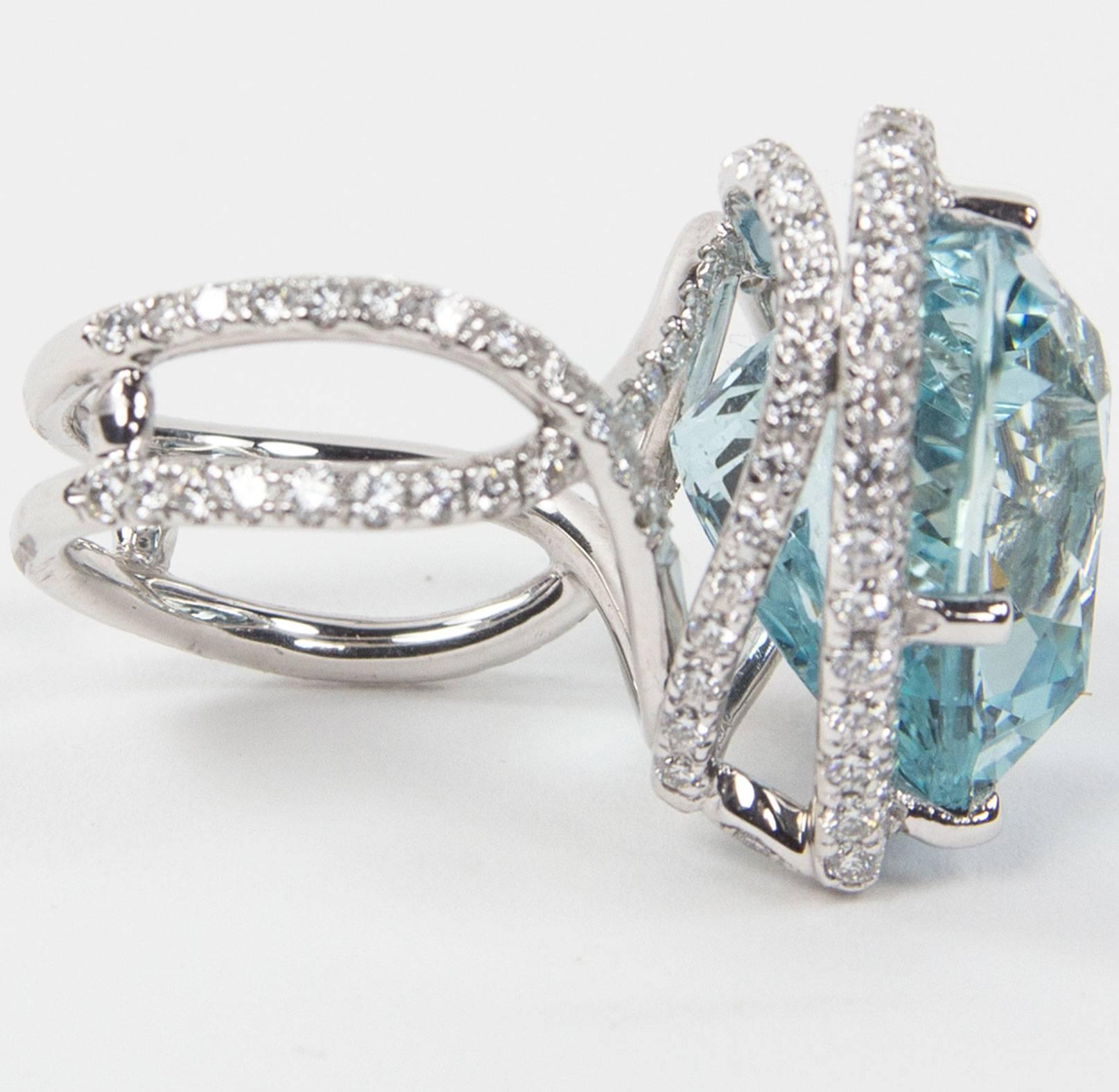 29.60 Carat Heart Shape Aquamarine Diamond Gold Ring Estate Fine Jewelry In New Condition In Montreal, QC