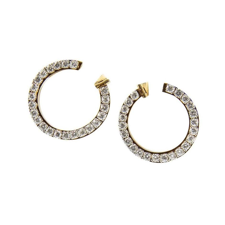 Circle of Diamonds Gold Hoop Earrings In Excellent Condition In Montreal, QC