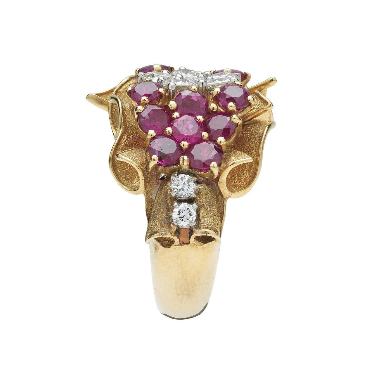 1940s Retro French Ruby Diamond Gold Platinum Flower Bouquet Ring In Excellent Condition In Geneva, CH
