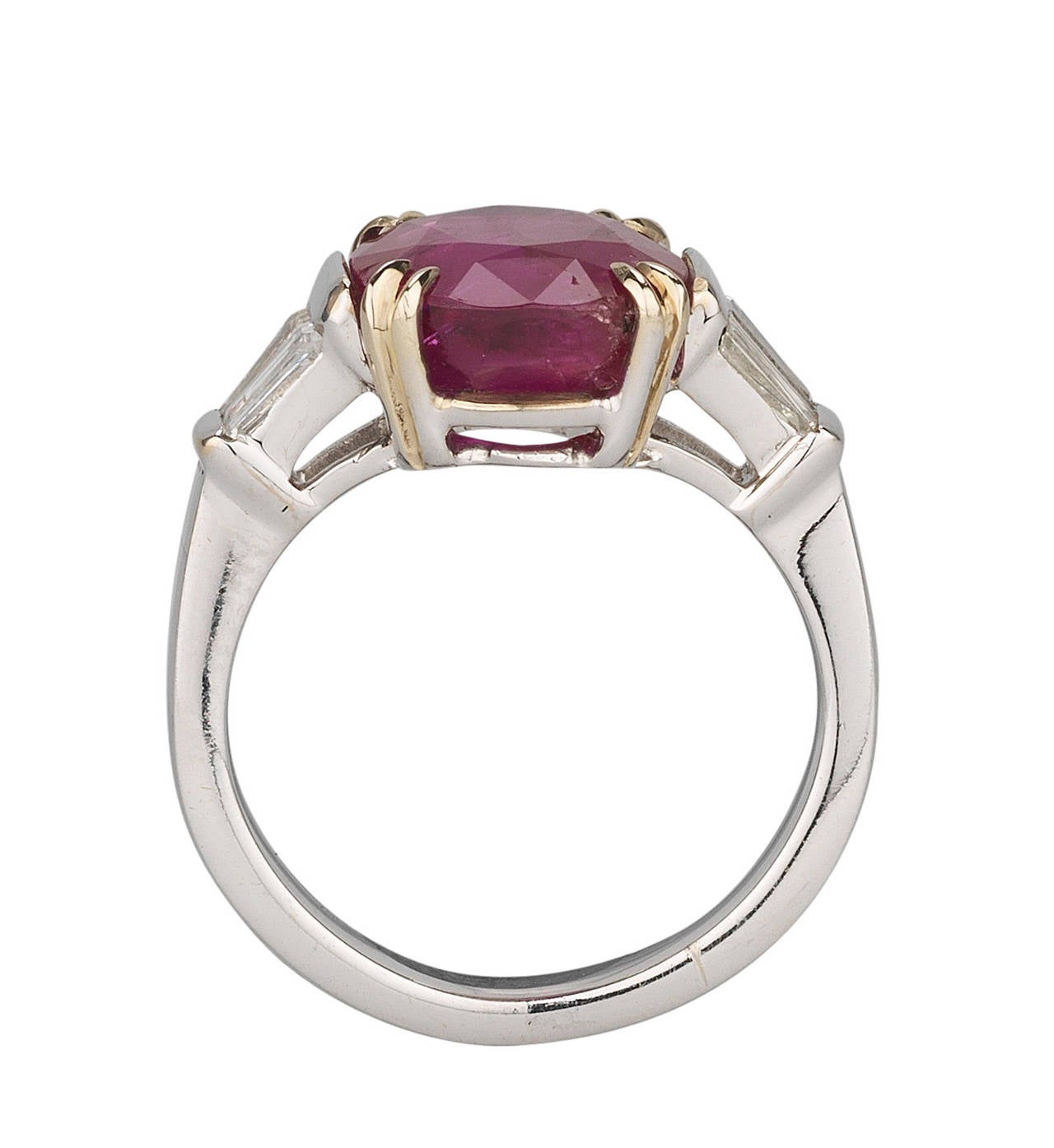 5.71 Carats Burma Non Treated Ruby Ring In New Condition In Geneva, CH
