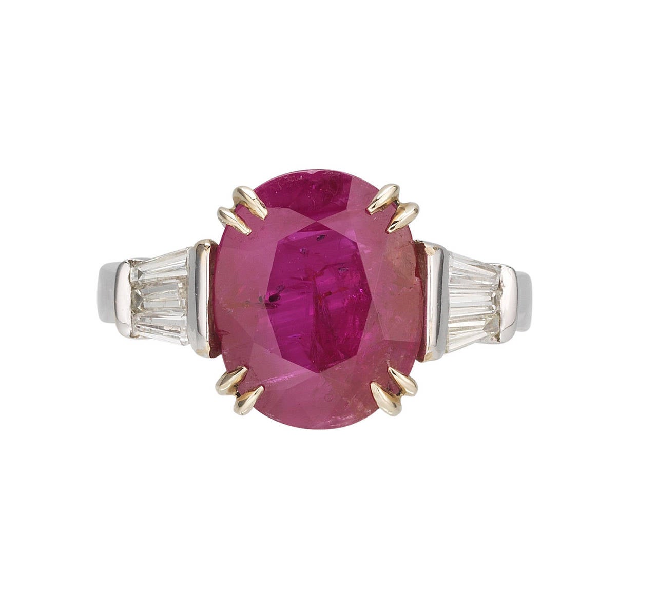 A 5.71 carats Burma ruby non treated mounted on solitaire white gold ring. French marks, modern work.
Accompanied by a SSEF Certificate.