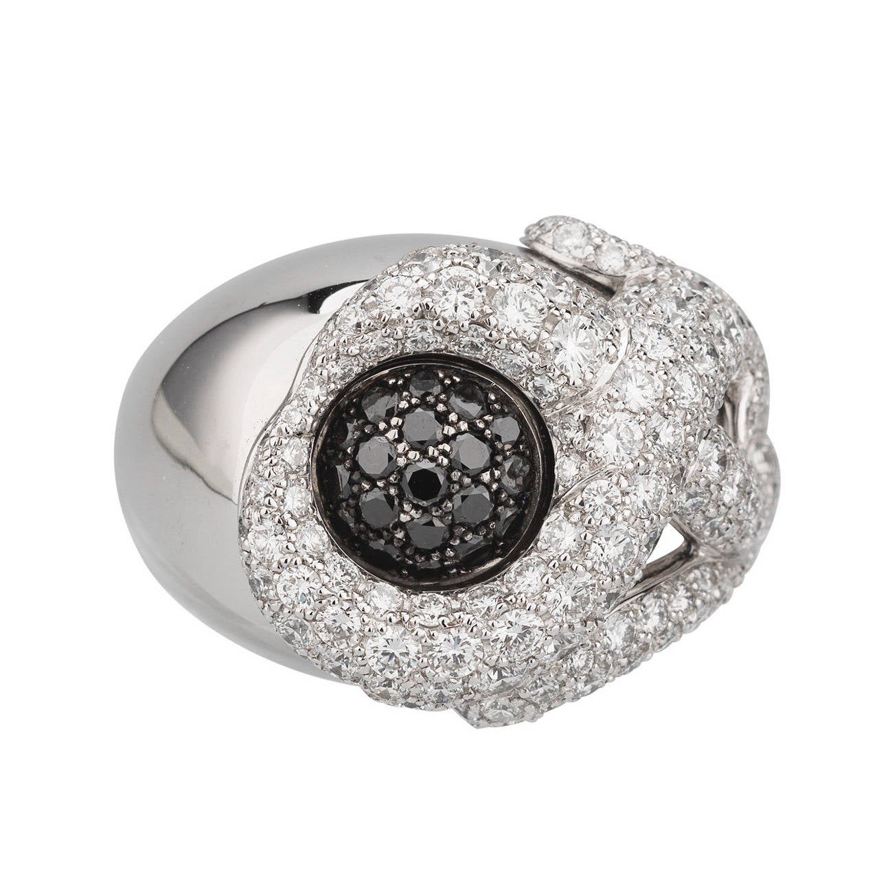 Surprising 18k white gold ring signed « DE GRISOGONO ». 
It is enhanced with diamond floral decoration centered by a rotative sphere entirely set with White, Brown and Black Diamonds.

Diamonds total weight: 6.10 carats.
Signed De Grisogono,