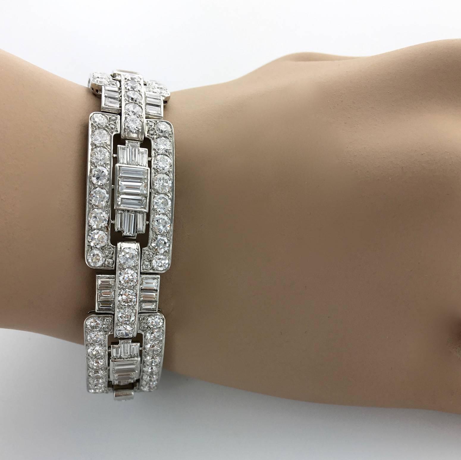 1930s Art Deco Diamond Platinum Bracelet In Excellent Condition In Geneva, CH