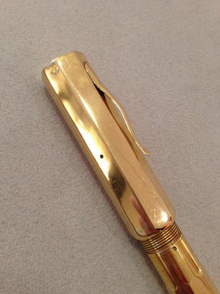 1940s Cartier Paris Gold Ink Pen and Platinum Feather In Excellent Condition In Geneva, CH