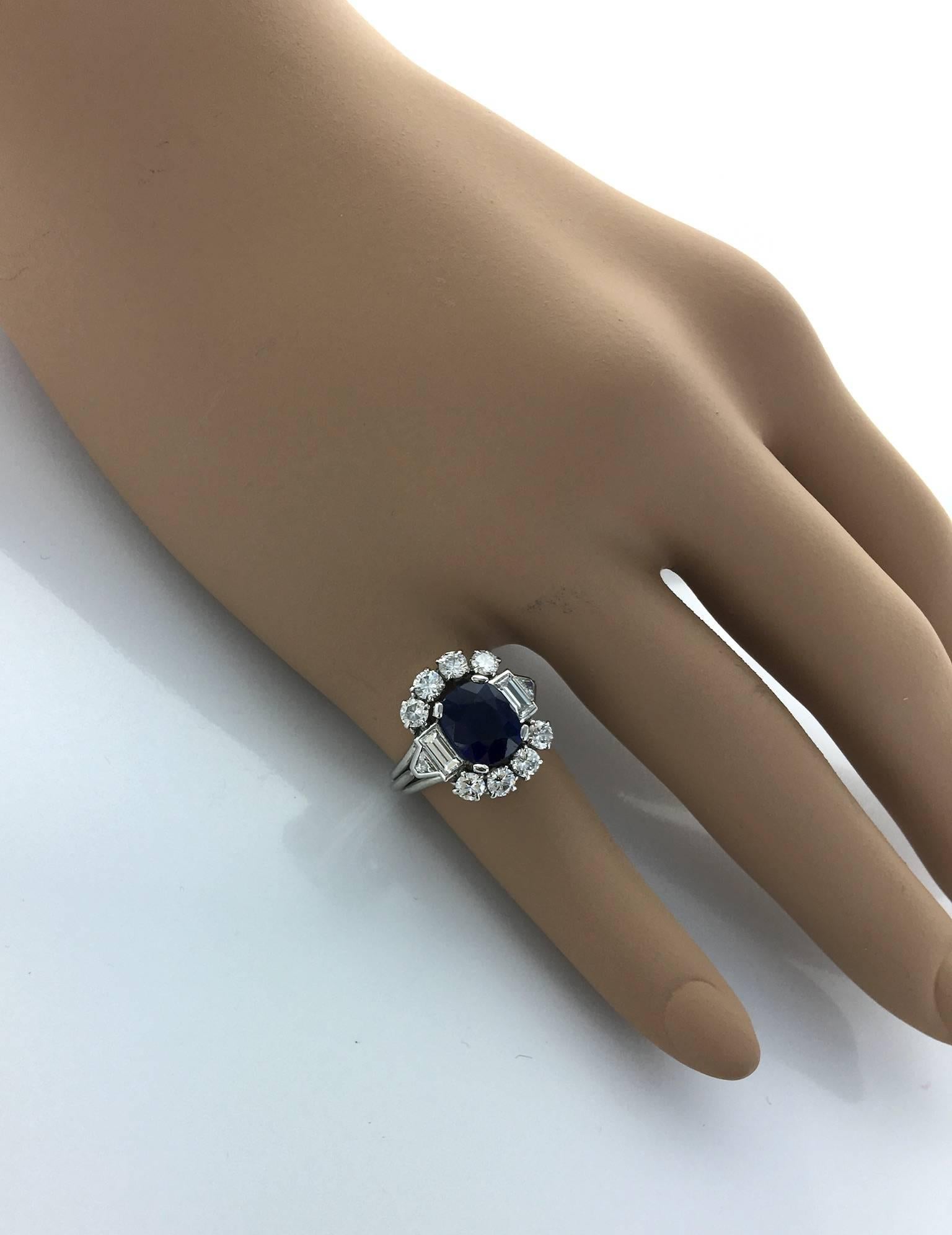 Natural and Non heated Blue Sapphire (2.88 carats) centered on a platinum 850 and diamond elegant ring.
French marks.
Size: Us 5 1/2 (Eu 50.5)

Gubelin Swiss Laboratory Certificate stating the Sapphire is Natural and Non heated.