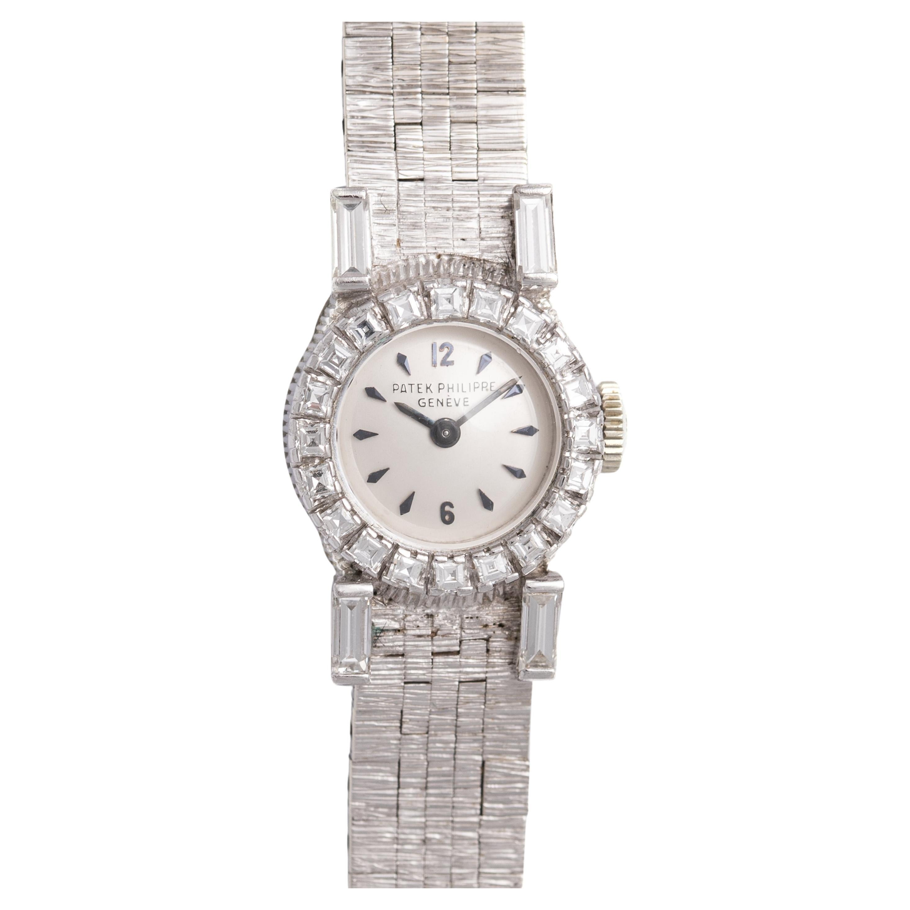 Patek Philippe Diamond White Gold 18K Wristwatch.
Circa 1970.
Total weight: 32.62 grams.
Length: 18.00 centimeters.
Width: 0.60 up to 1.70 centimeters.

Movement has not been serviced and is not guaranteed to work.
We do not guarantee the