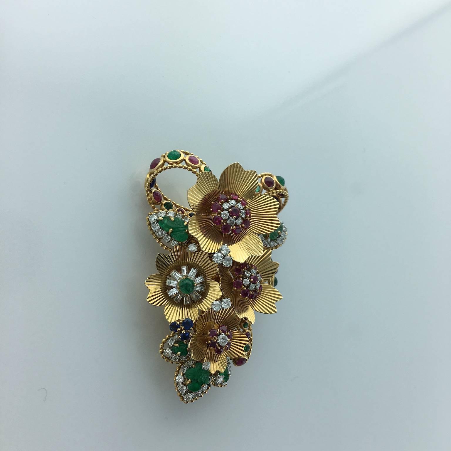 This brooch is a unique piece absolutely impressive. Yellow gold 18k 750,
Diamond among Engraved and Cabochon Emerald, Sapphire and Ruby highlight this jewel.
French assay marks and maker's mark.
Circa 1955.

Gross weight: 50.3 grams.
